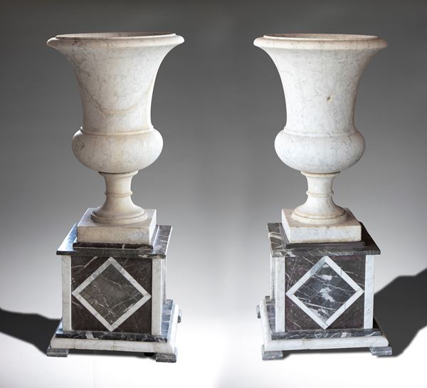 Pair of Medici vases in white marble 