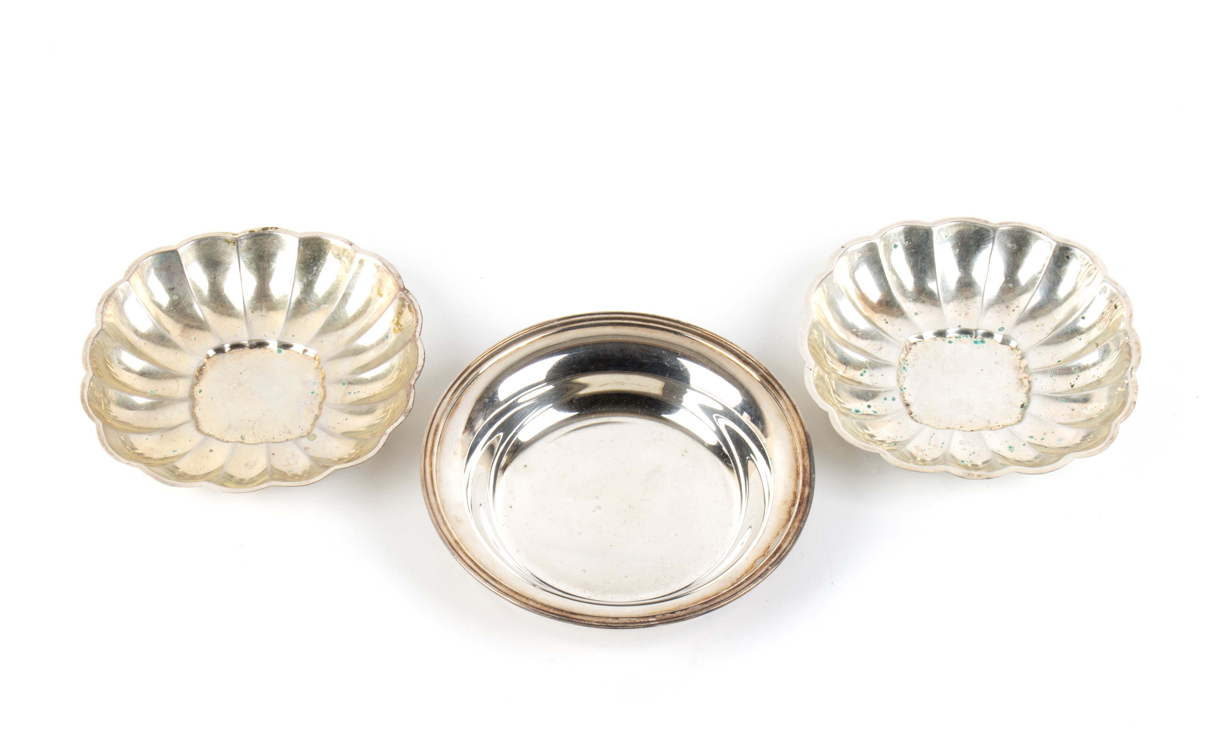 Argenteria italiana, Gruppo di 3 cestini circolari in argento 800/1000 (metà XX secolo)