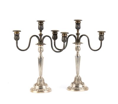 Coppia di candelabri italiani in argento a tre fiamme