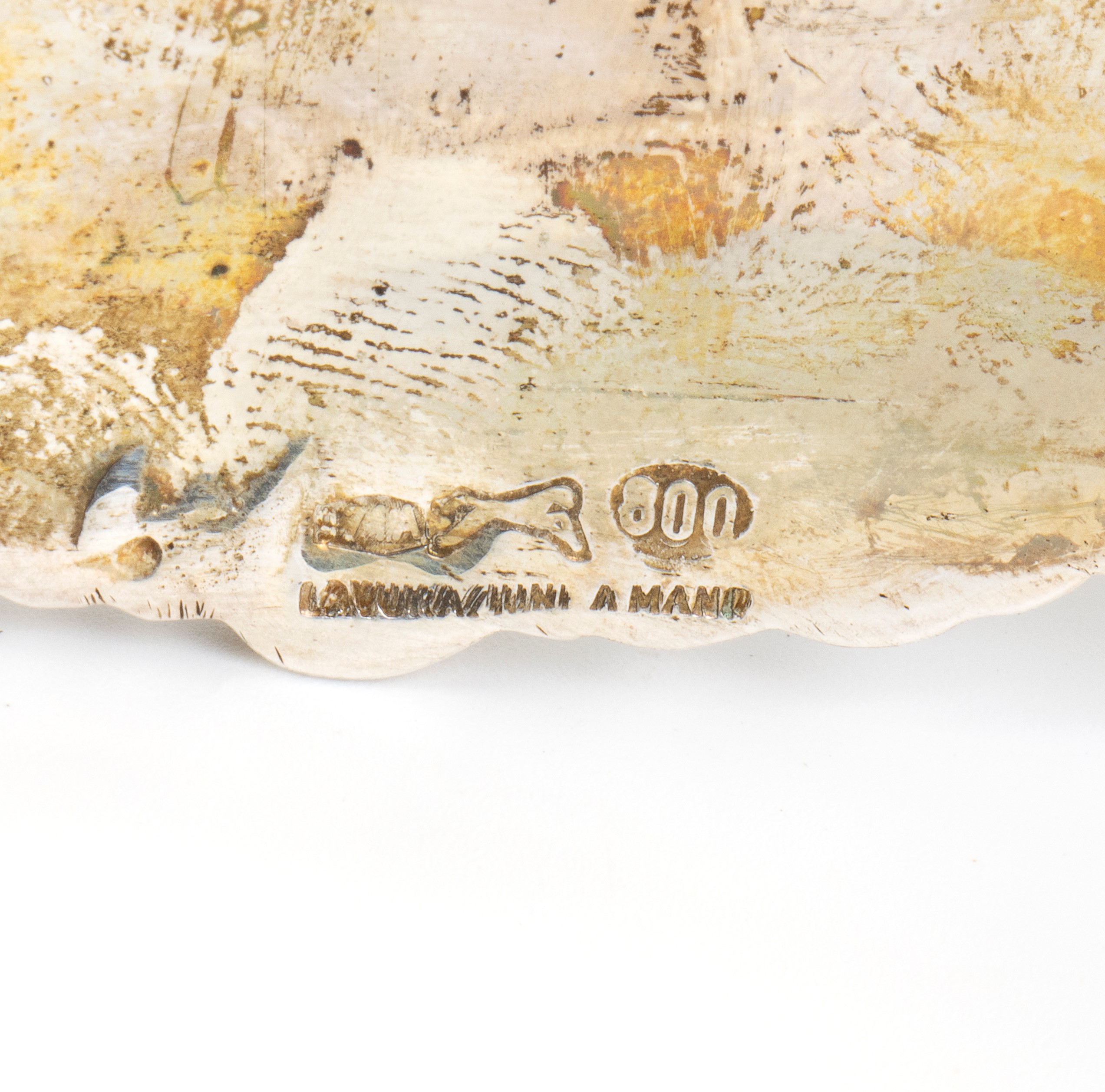 Vassoio italiano in argento 800, sbalzo e cesello (metà XX secolo)