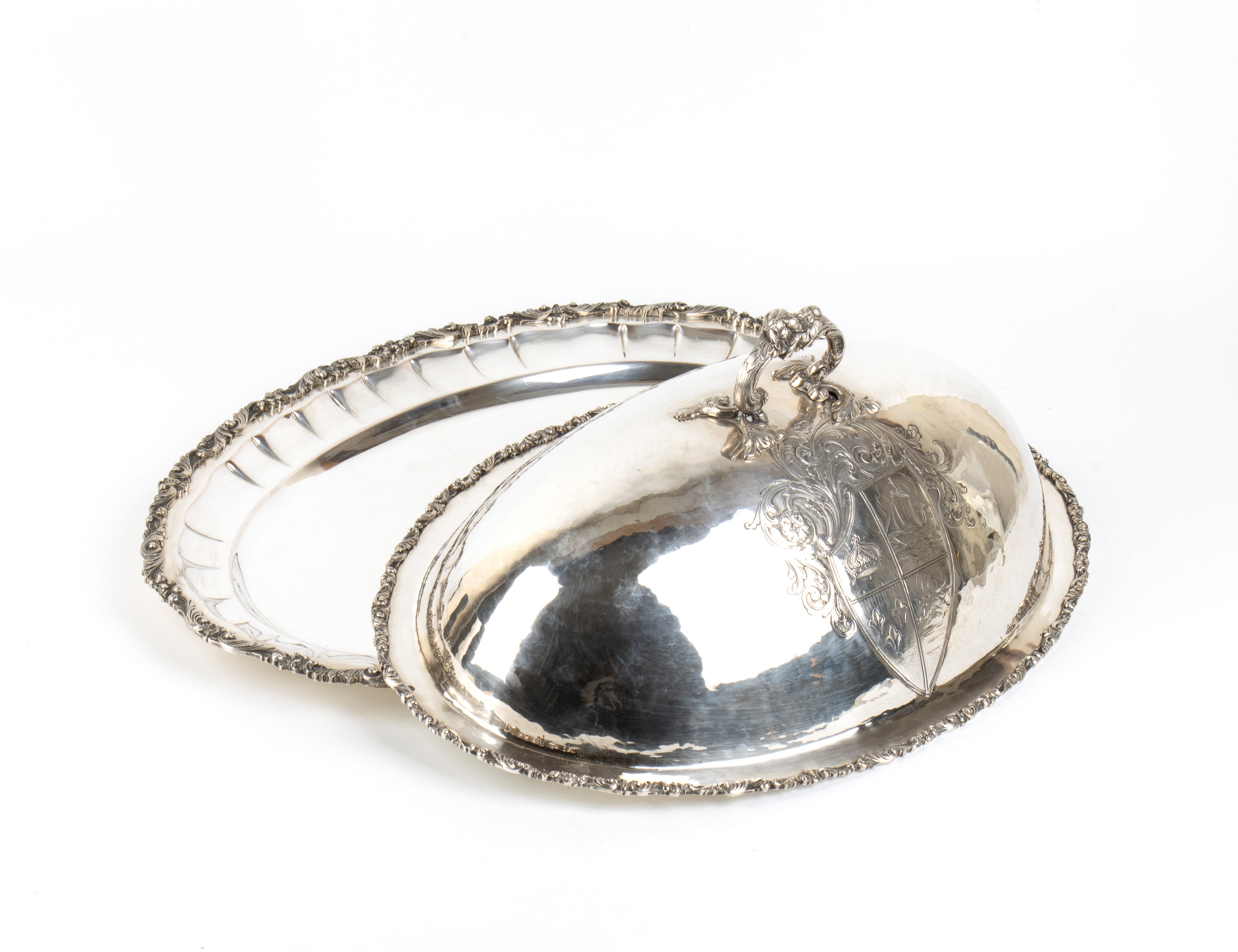 Vassoio italiano con cloche, argento, inizio XX secolo