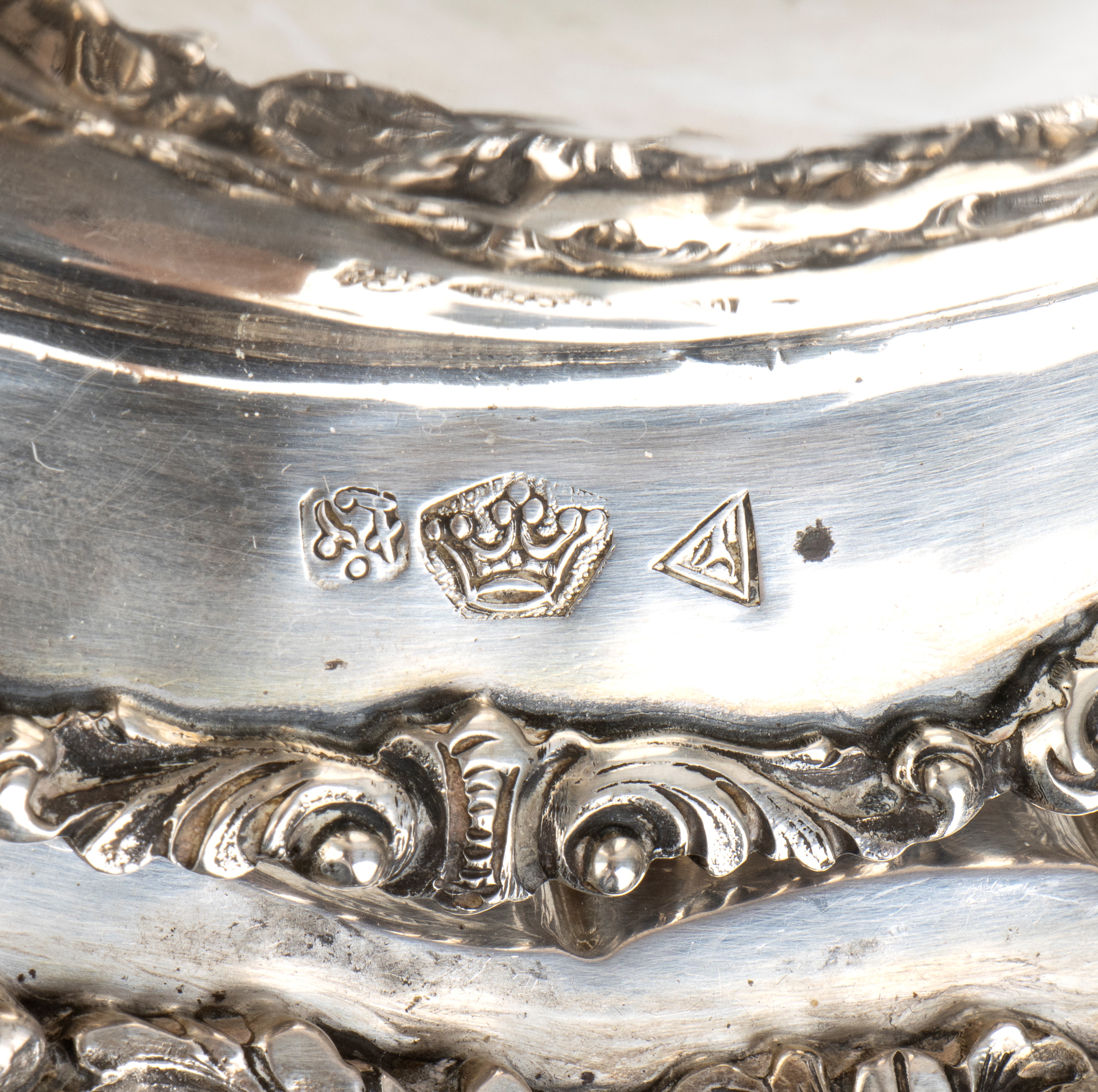 Vassoio italiano con cloche, argento, inizio XX secolo