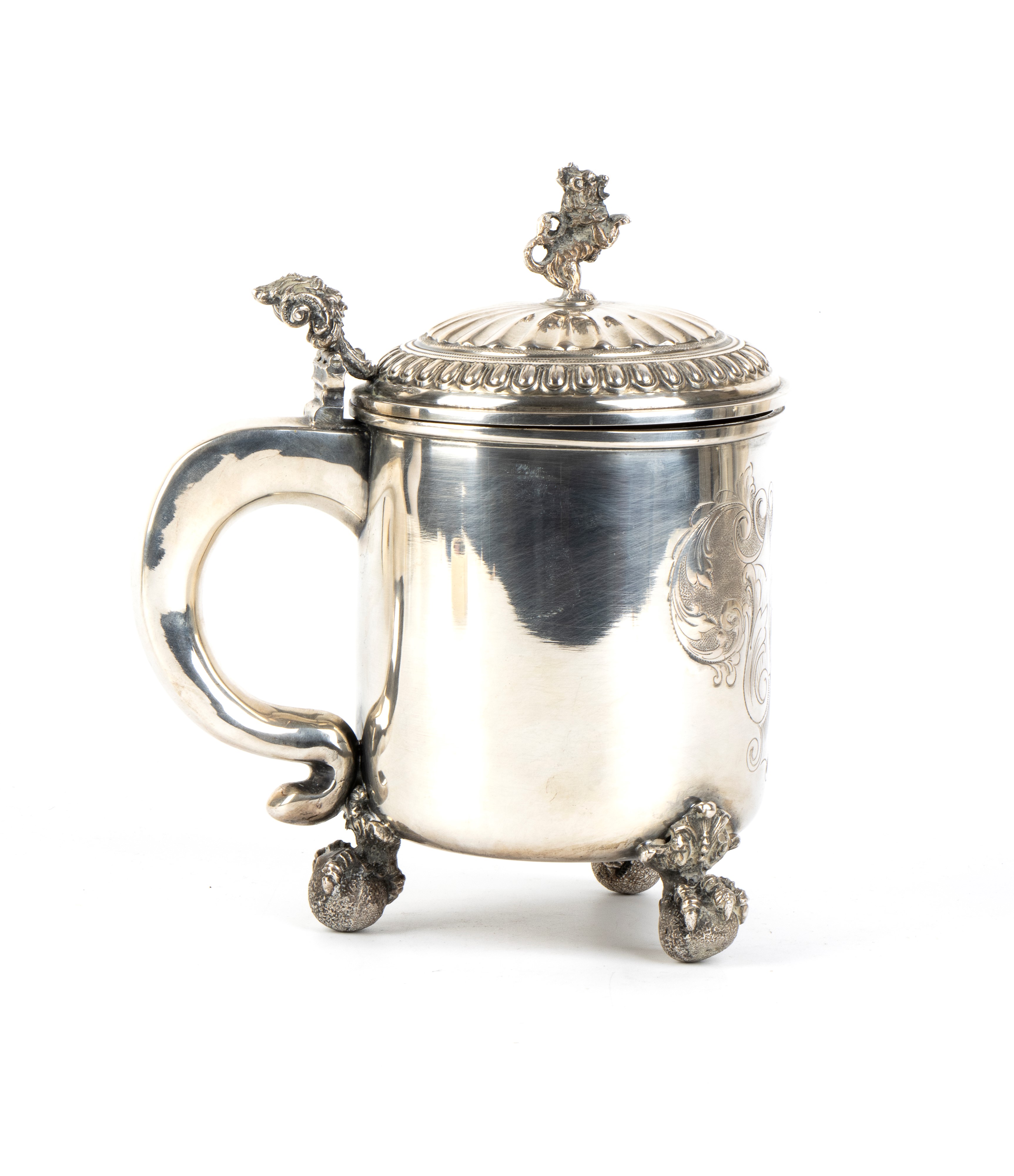 Boccale italiano, argento 800/1000 con interno in vermeil, incisioni a cesello e coperchio con le...