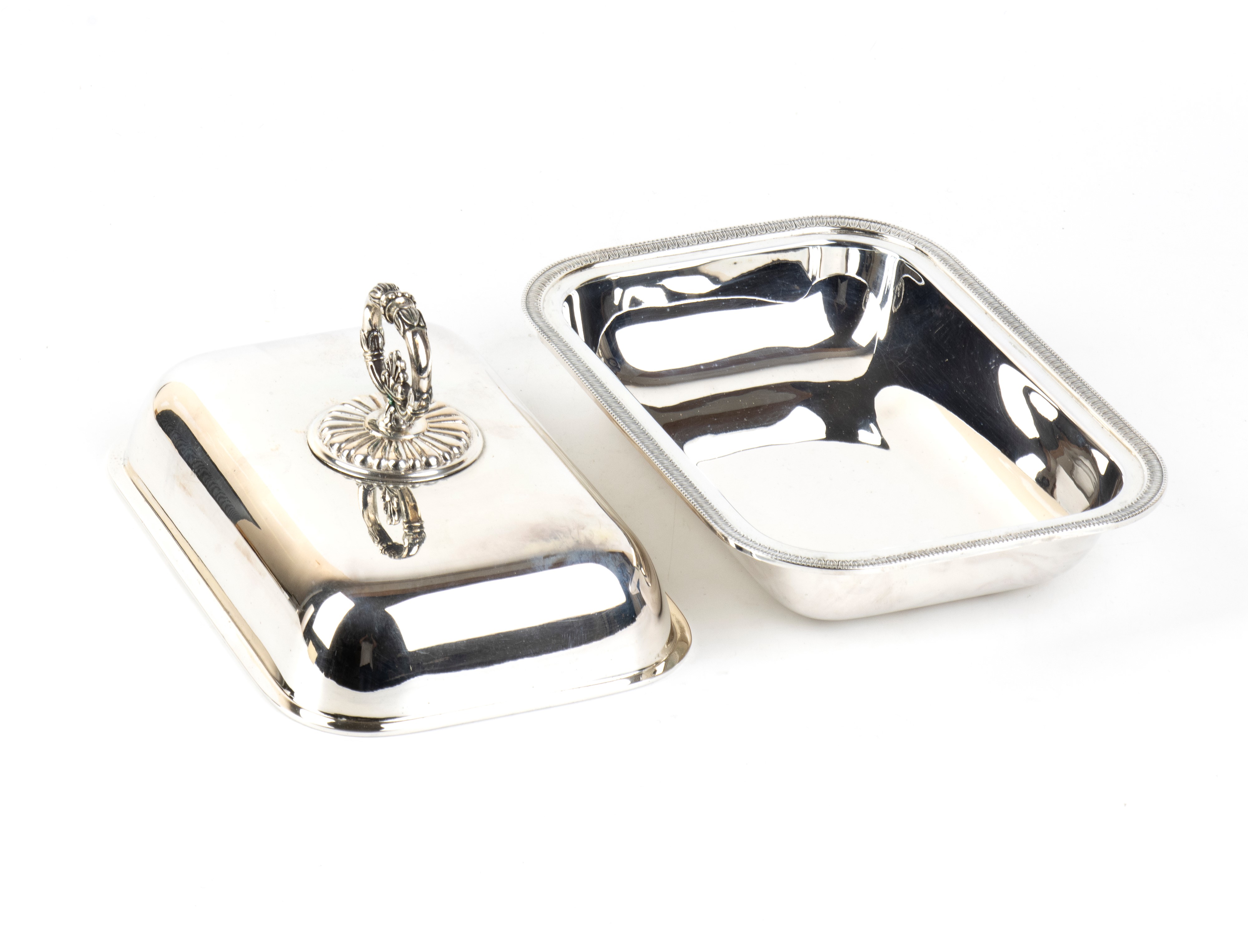 Ricci & C. S.p.a. - Legumiera italiana in argento 800/1000 con coperchio a innesto