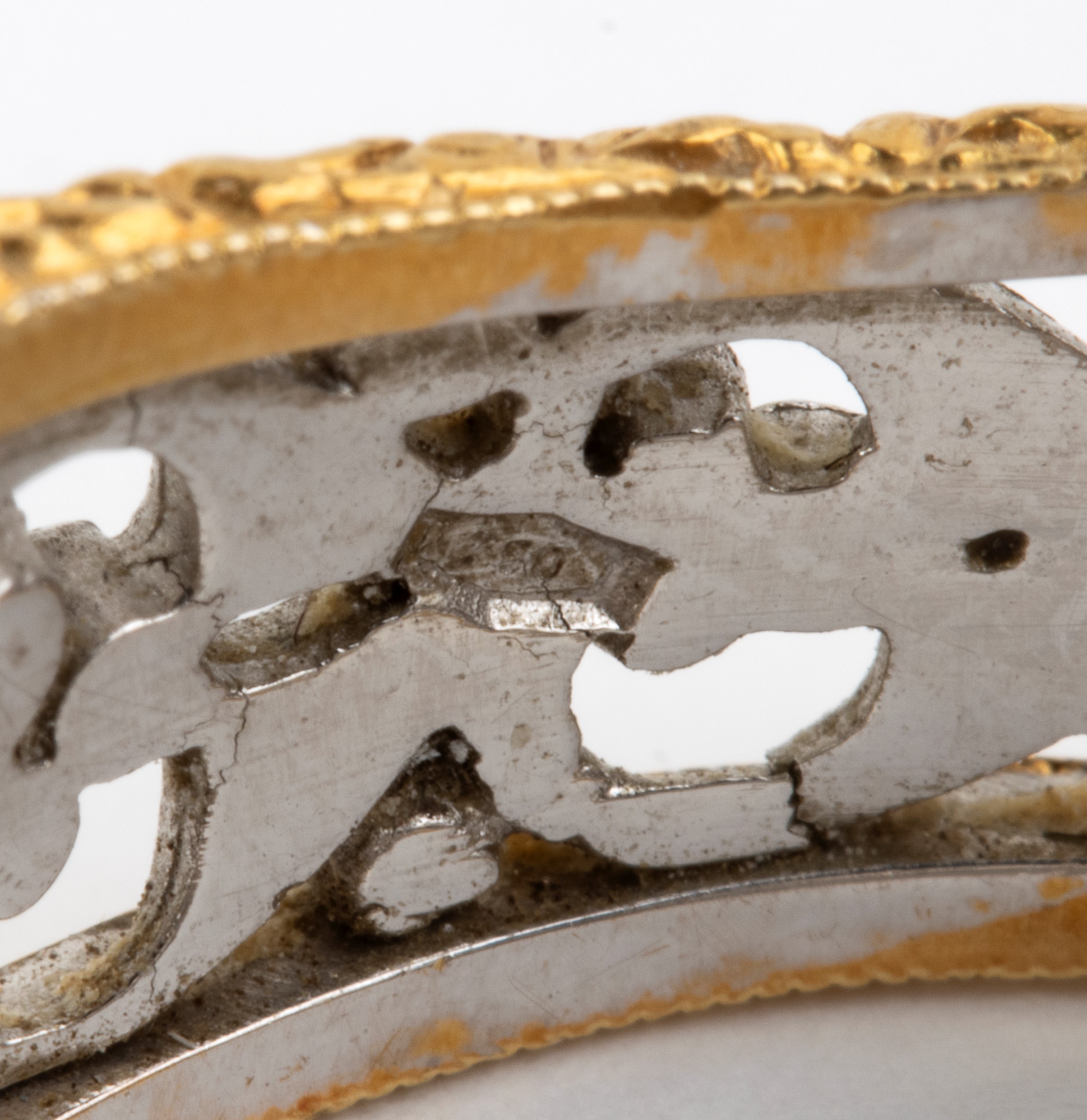 Anello in oro stile fiorentino, oro giallo e oro bianco 18k