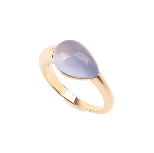 Anello in oro con calcedonio