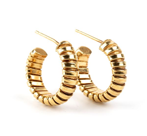 Orecchini in oro giallo modello tubogas               