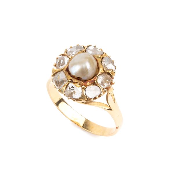 Anello in oro con perla e diamanti 