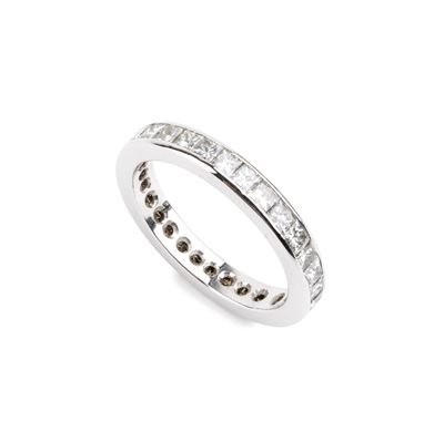 Anello Eternity, oro bianco 18k con diamanti taglio princess