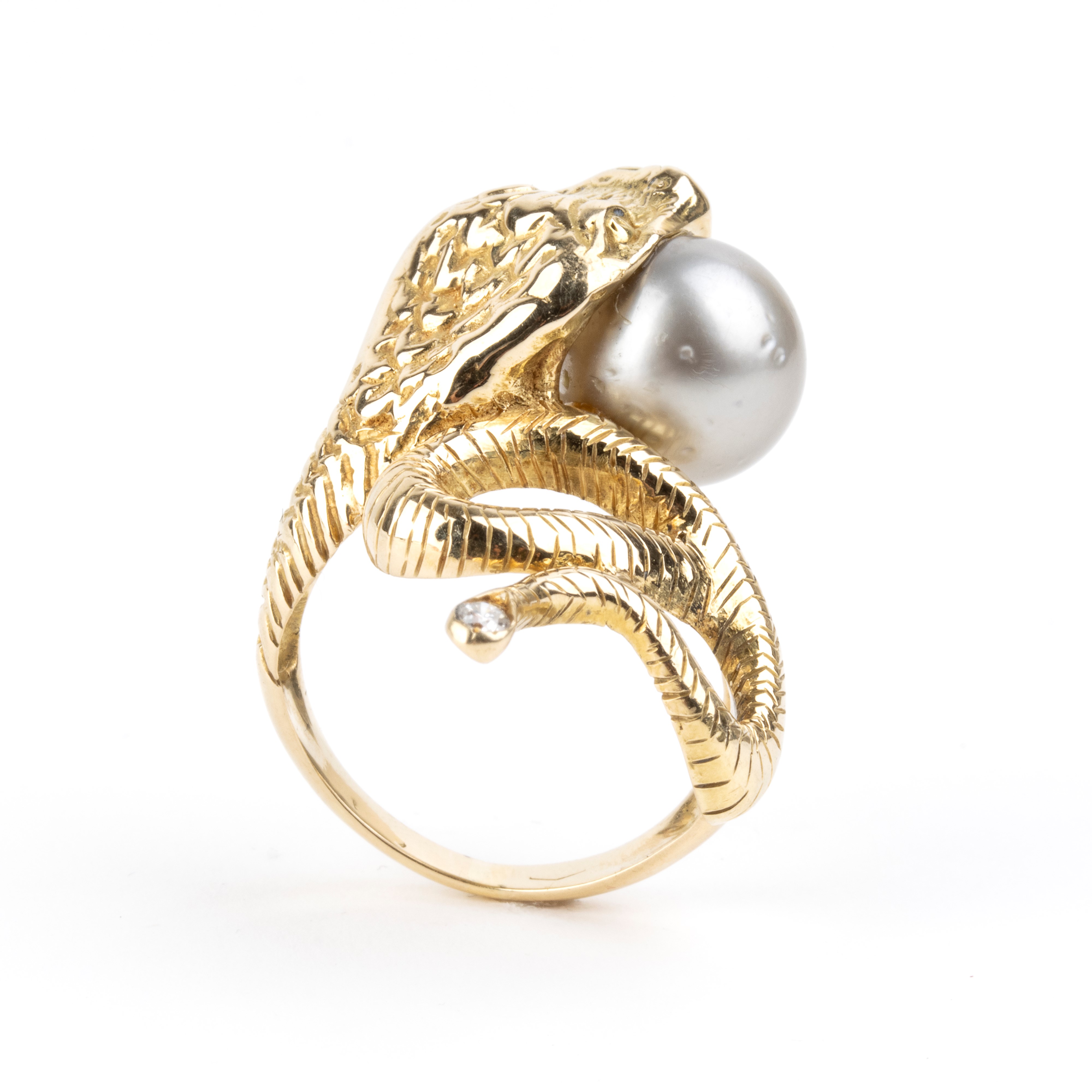 Anello, oro giallo a forma di serpente con perla Tahiti e diamante