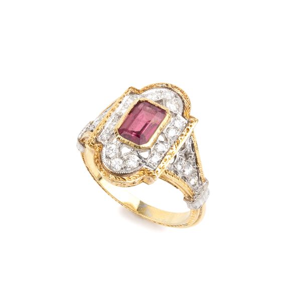 Anello in oro con tormalina e diamanti  