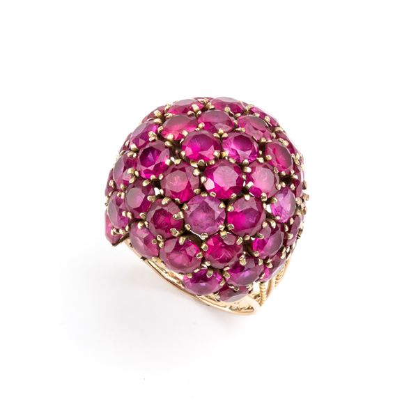 Anello in oro con rubini  