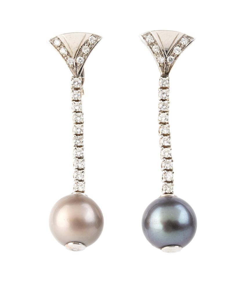Orecchini pendenti in oro bianco 18k con diamanti e perle Tahiti