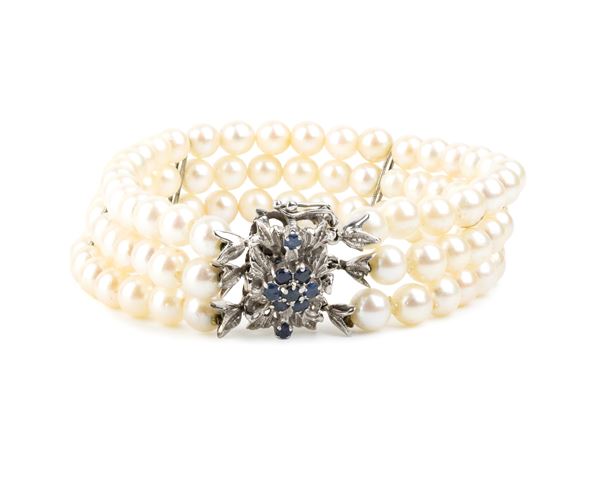 Bracciale con perle, fermezza in oro e zaffiri  