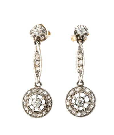 Orecchini pendenti in oro bianco e oro giallo 18k con diamanti, tagli vecchia miniera e a rosa