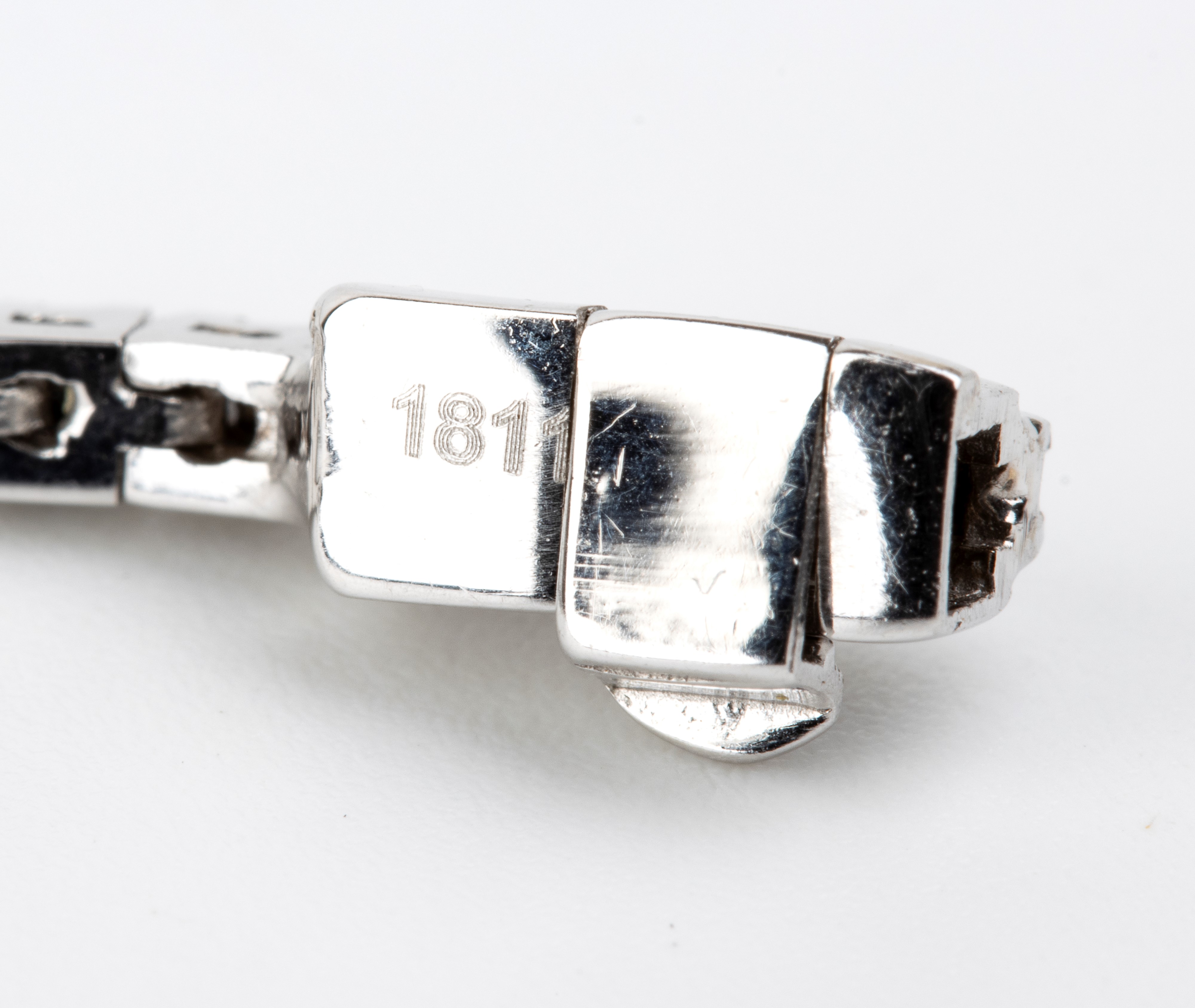 Bracciale tennis in oro bianco 18k con diamanti neri