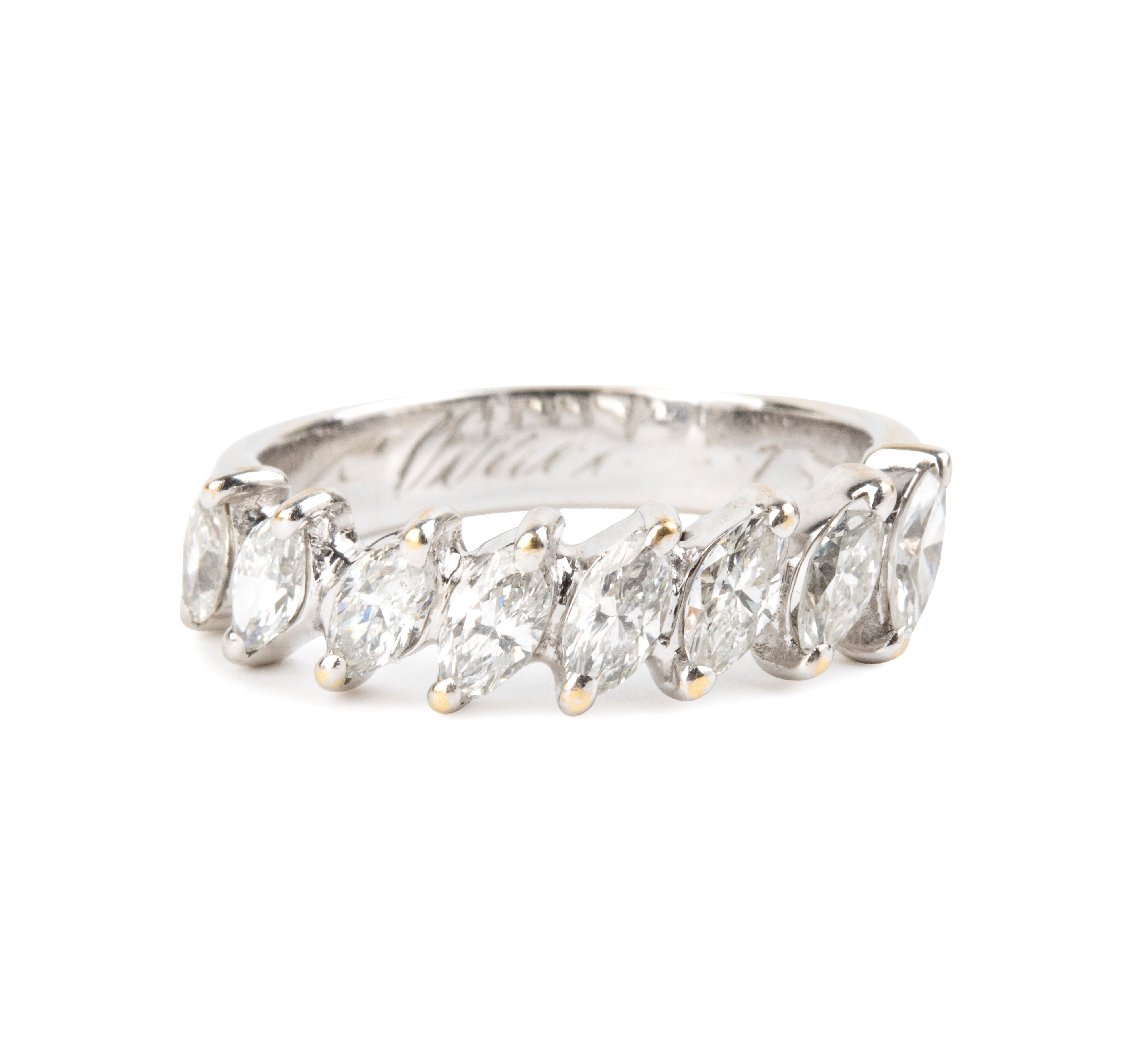 Anello veretta in oro bianco 18k con diamanti (circa 0.90 ct), navette