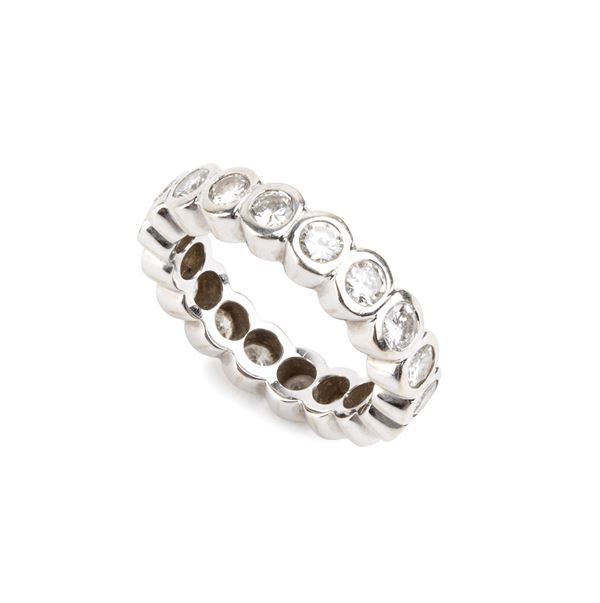Anello in oro con diamanti    