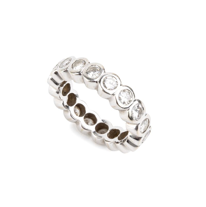Incastonatura di diamanti, anello in oro bianco 18k