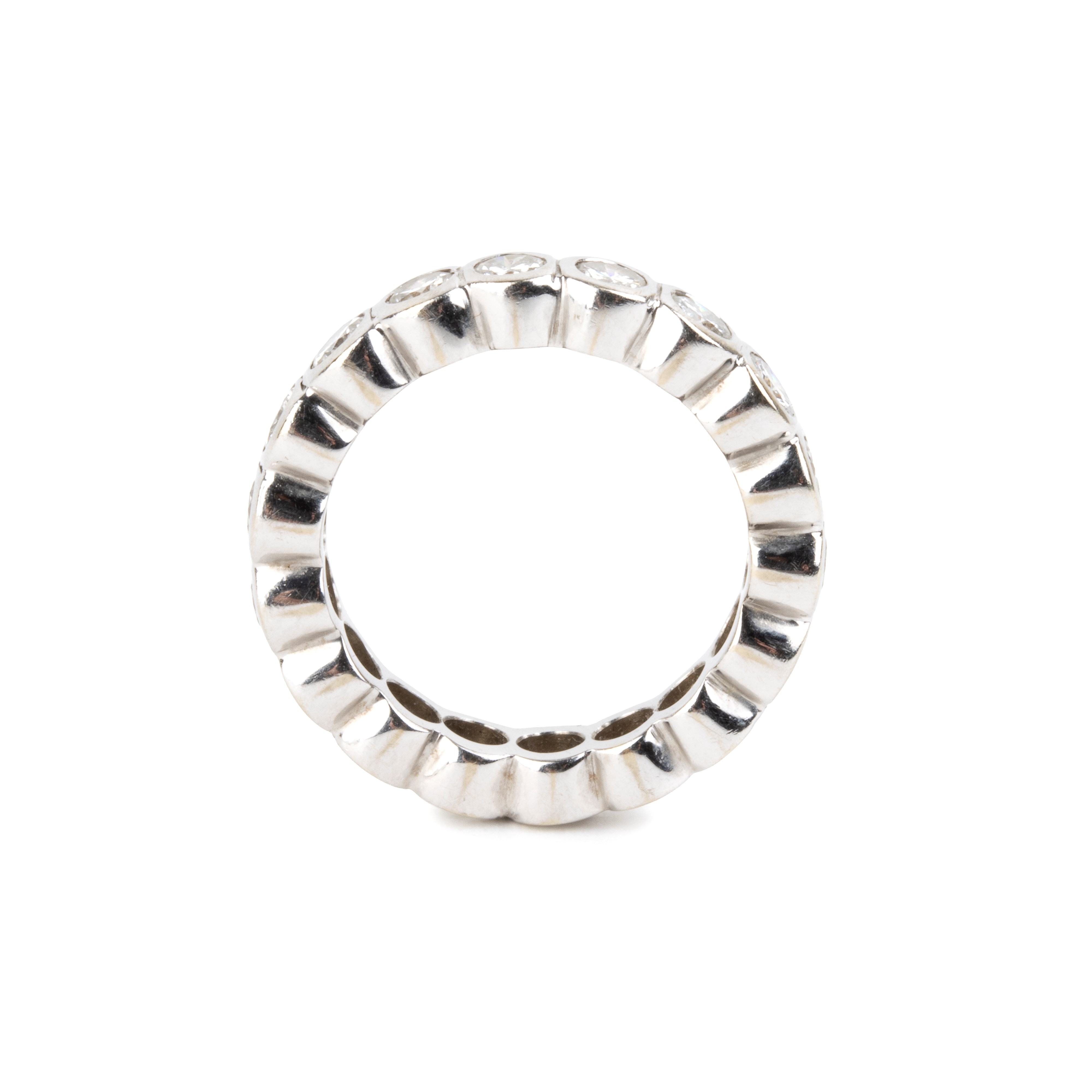 Incastonatura di diamanti, anello in oro bianco 18k