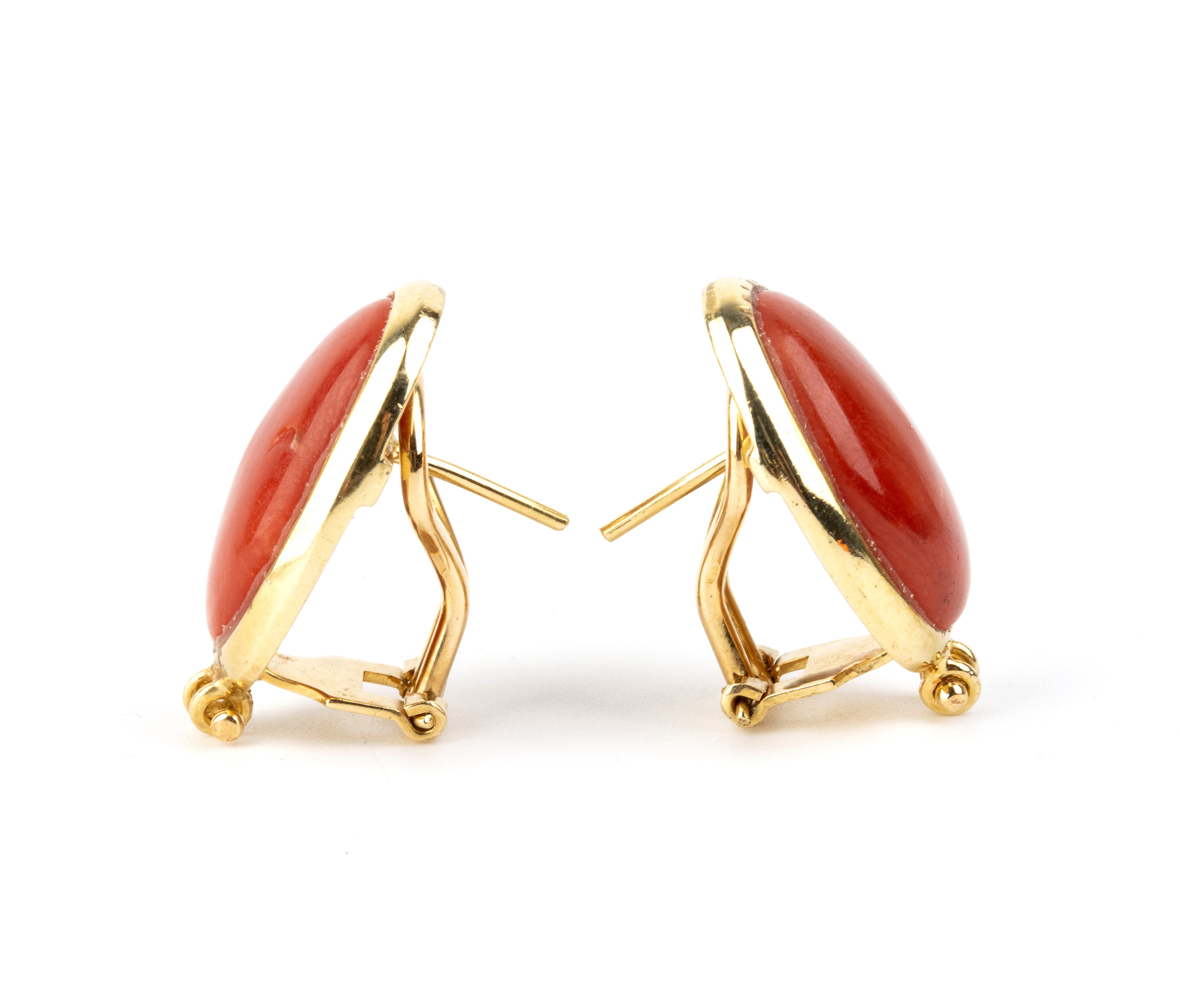 Oro 18k, Paio di orecchini con corallo Mediterraneo cabochon
