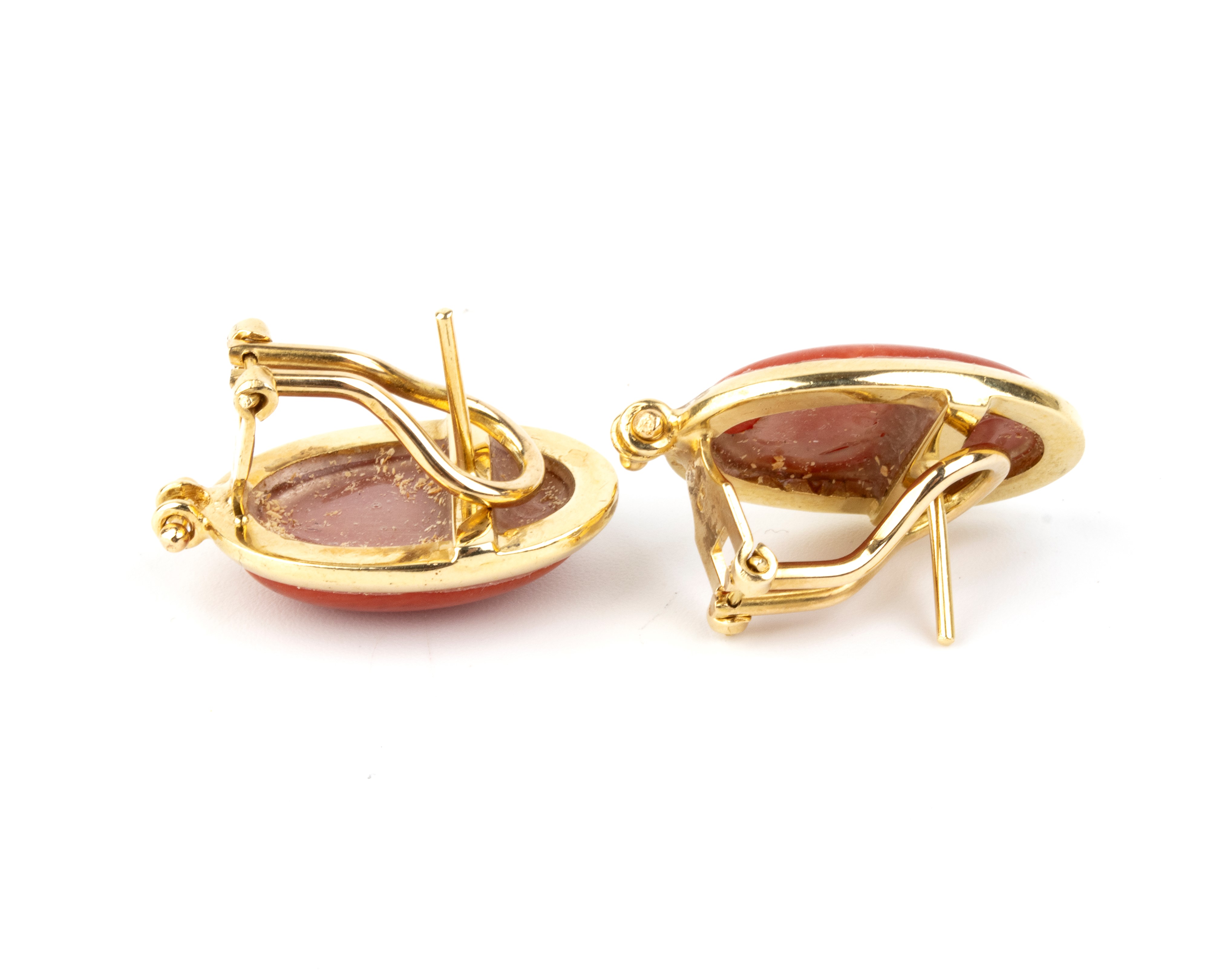 Oro 18k, Paio di orecchini con corallo Mediterraneo cabochon
