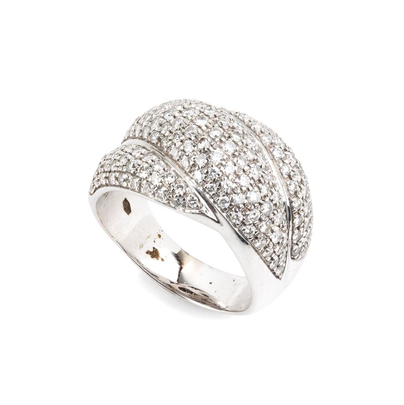 Anello a fascia in oro bianco 18k con pavé di diamanti