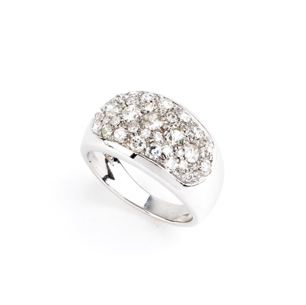 Anello a fascia in oro con diamanti    