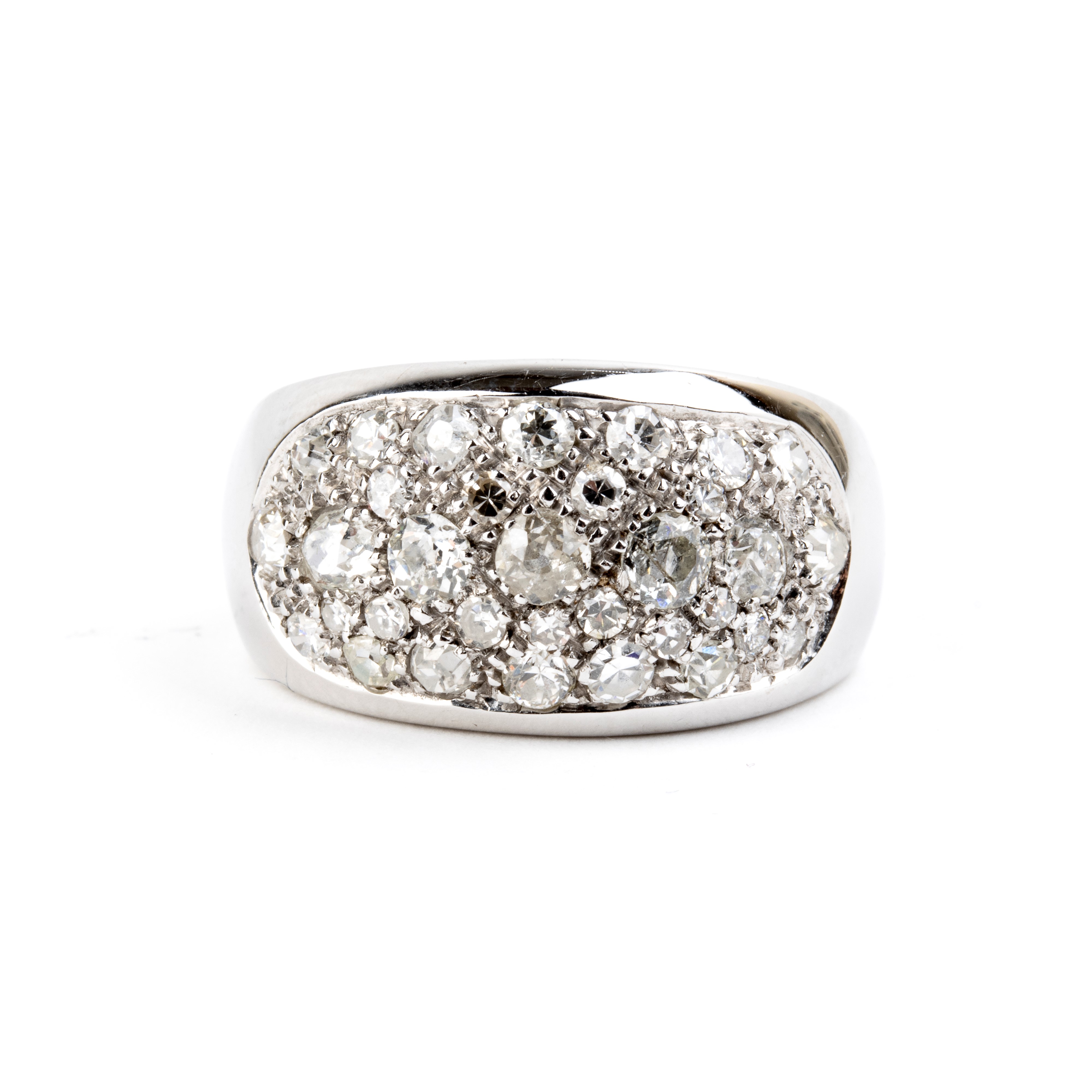Anello a fascia in oro bianco 18k con pavé di diamanti