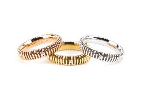 Tre anelli in oro con diamanti   