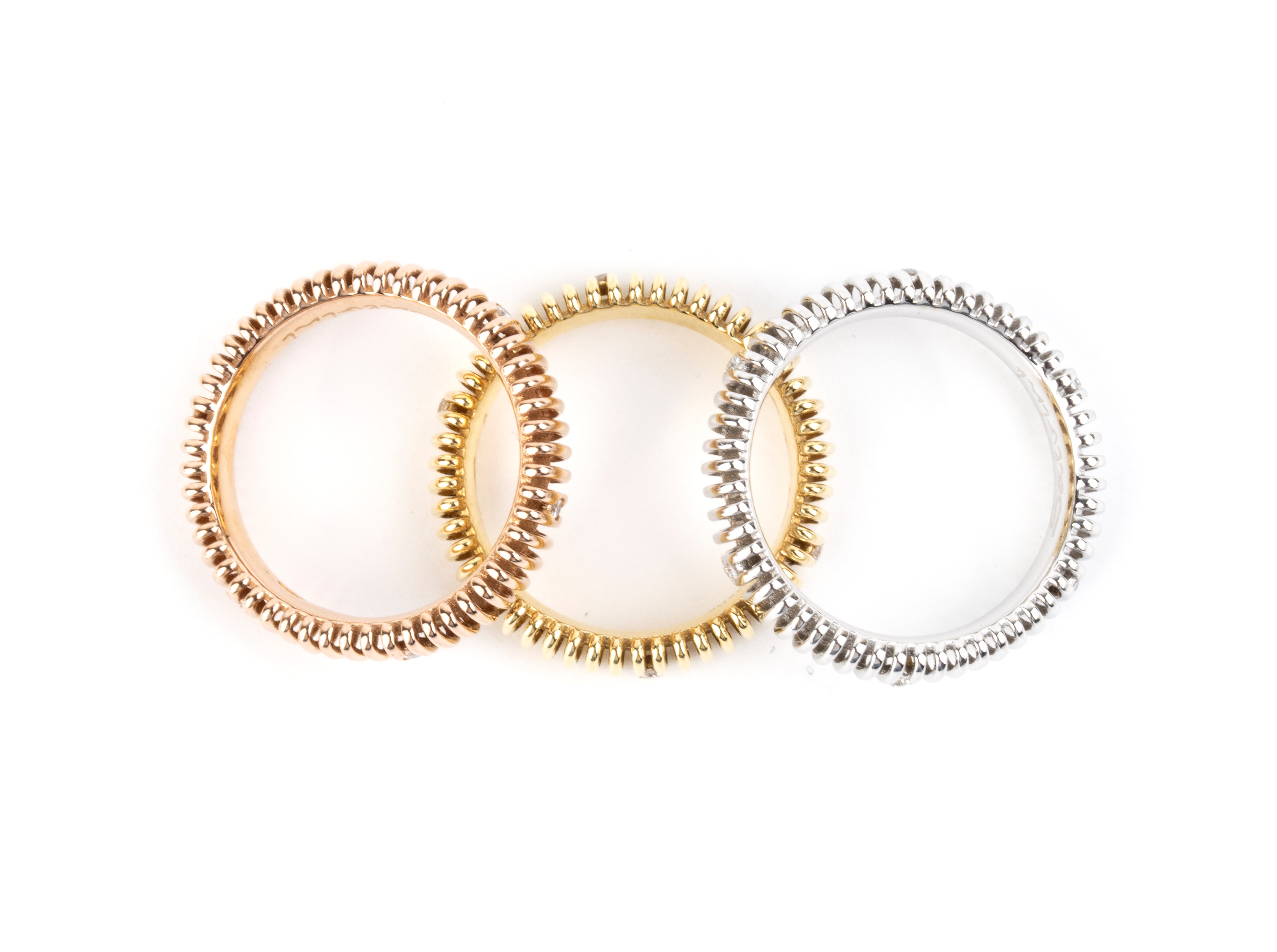Salvini - Tre anelli in oro bianco, giallo e rosa 18k con diamanti