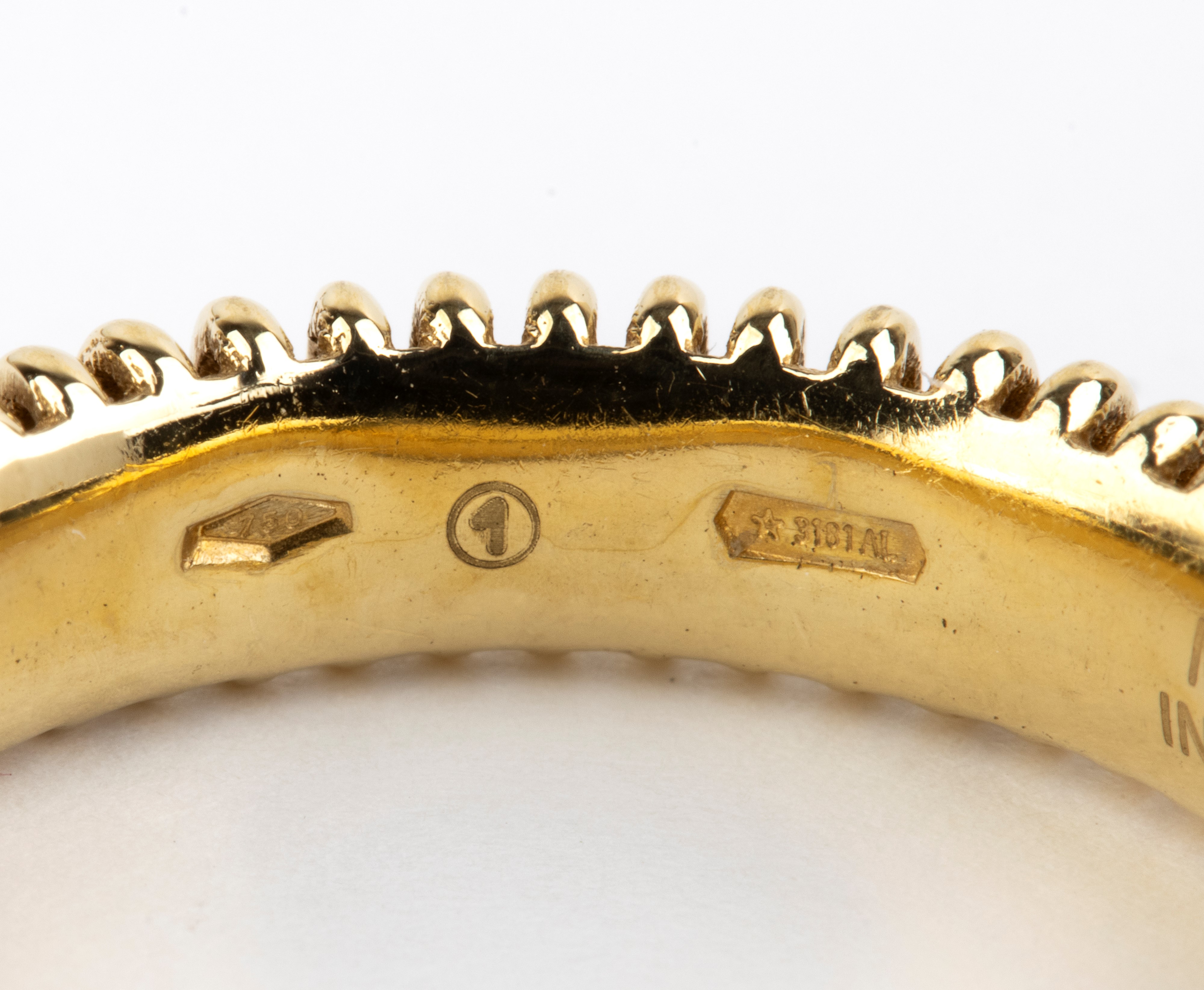 Salvini - Tre anelli in oro bianco, giallo e rosa 18k con diamanti