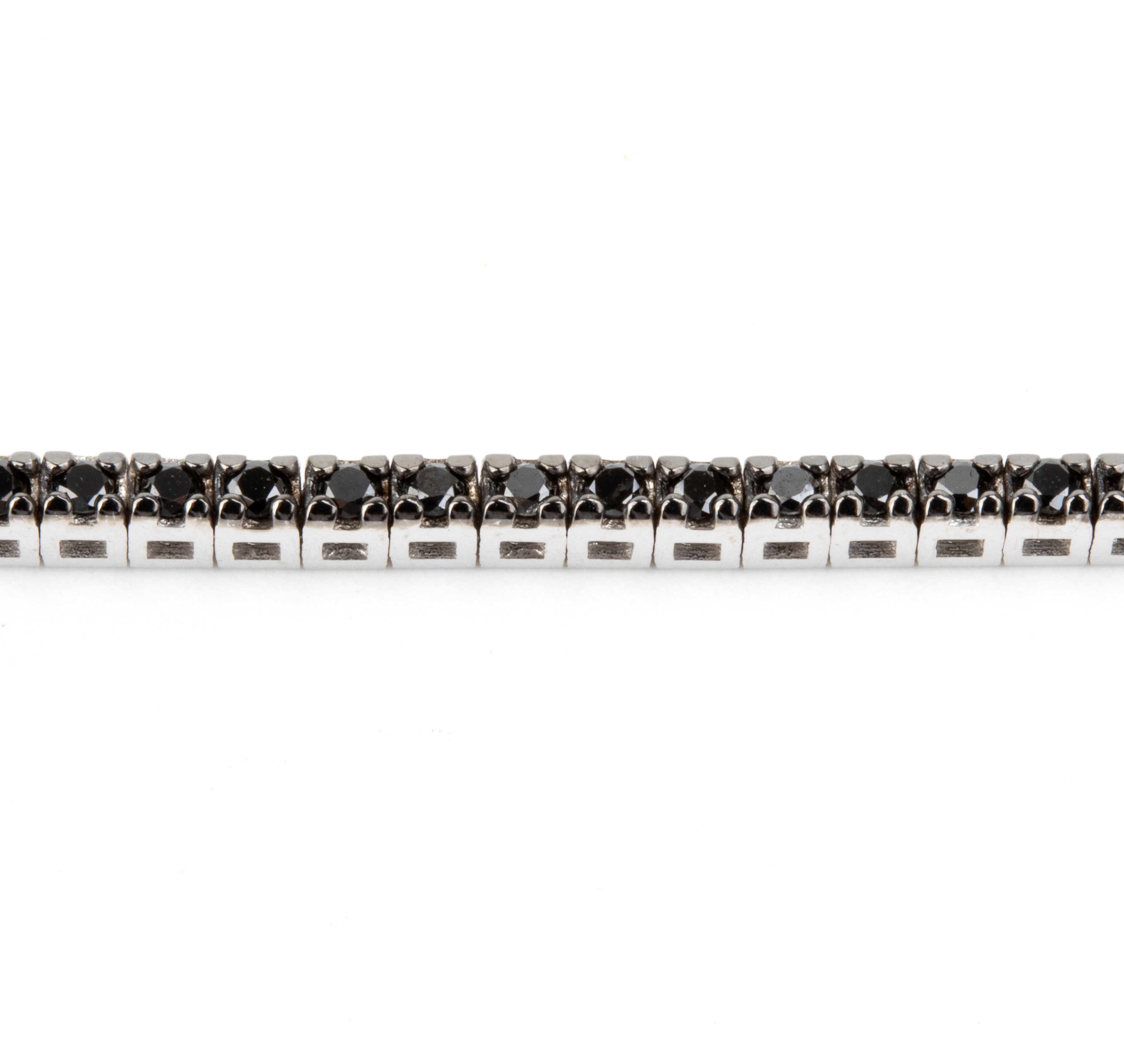 Bracciale tennis in oro bianco 18k con diamanti neri