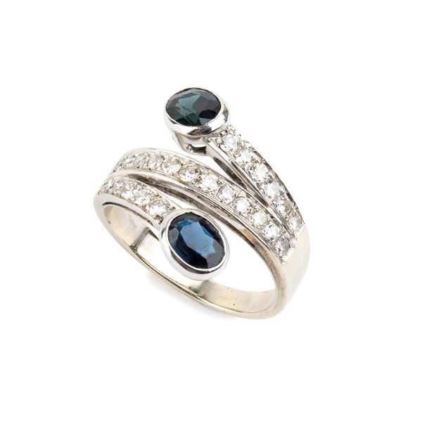 Anello in oro con zaffiri e diamanti   