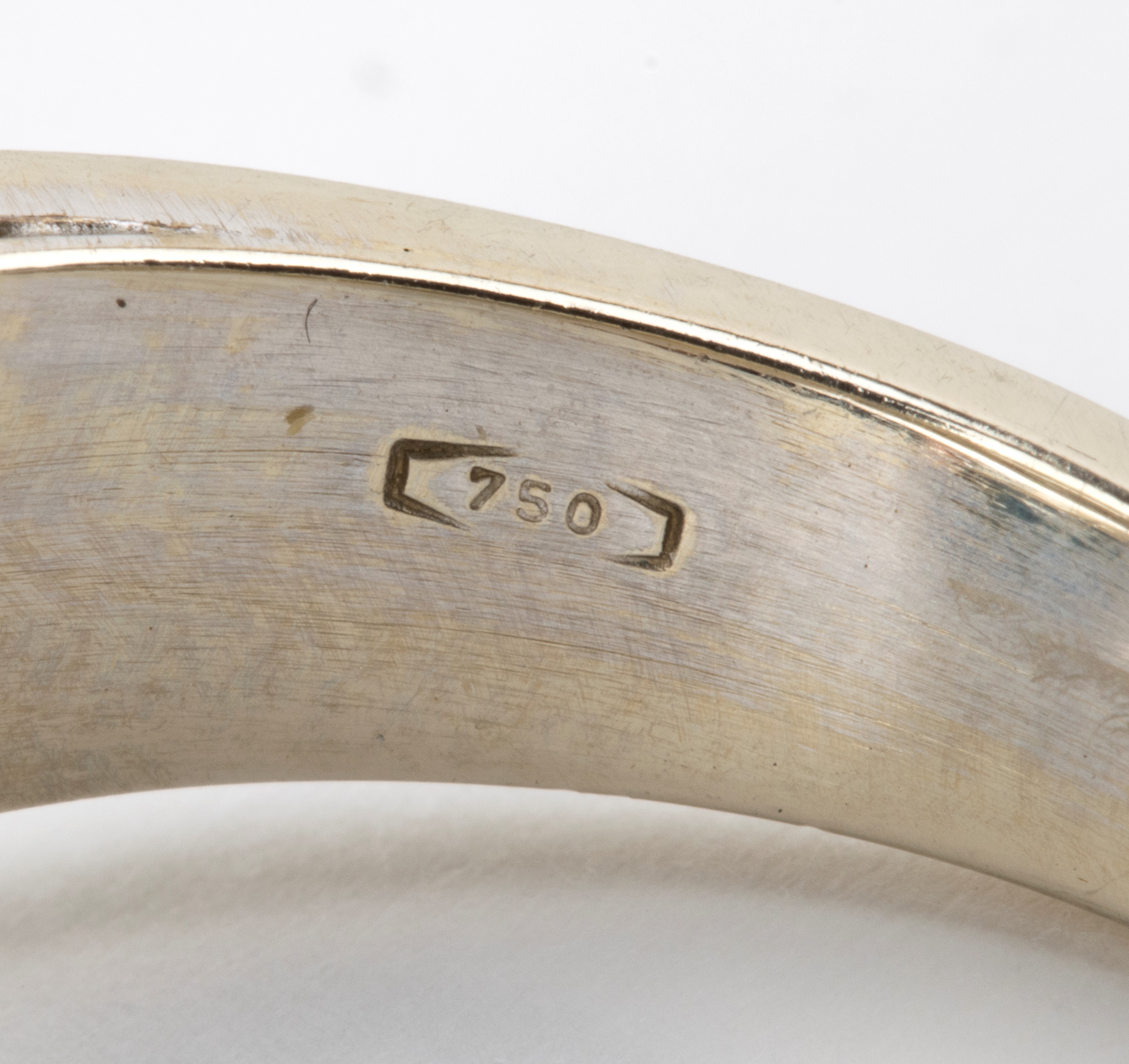 Anello a serpente in oro bianco 18k con zaffiri ovali e diamanti, punzonato 750