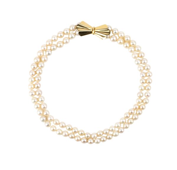 Collana di perle con chiusura in oro 