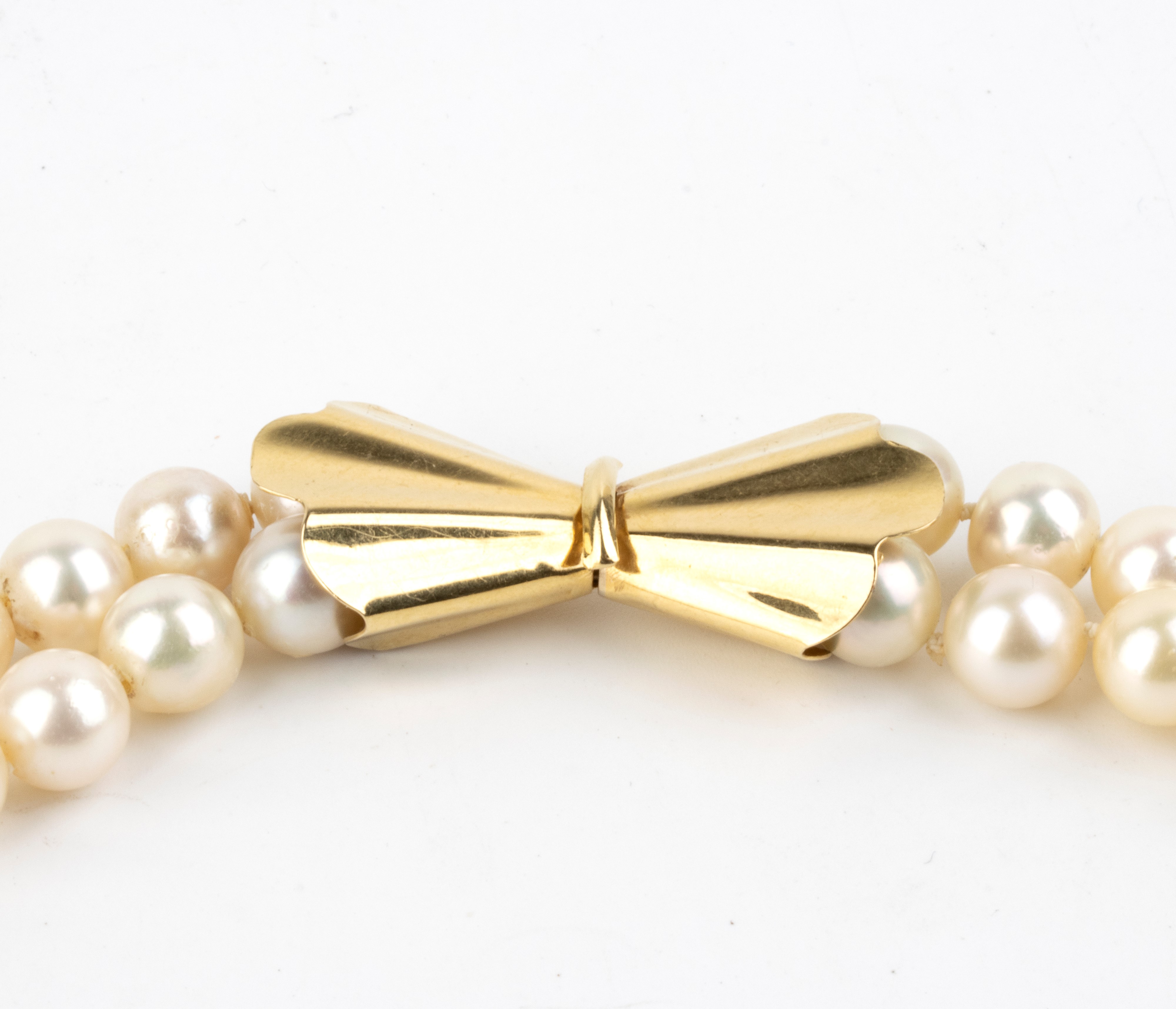 Collana di perle coltivate d’acqua salata con chiusura in oro giallo 18k