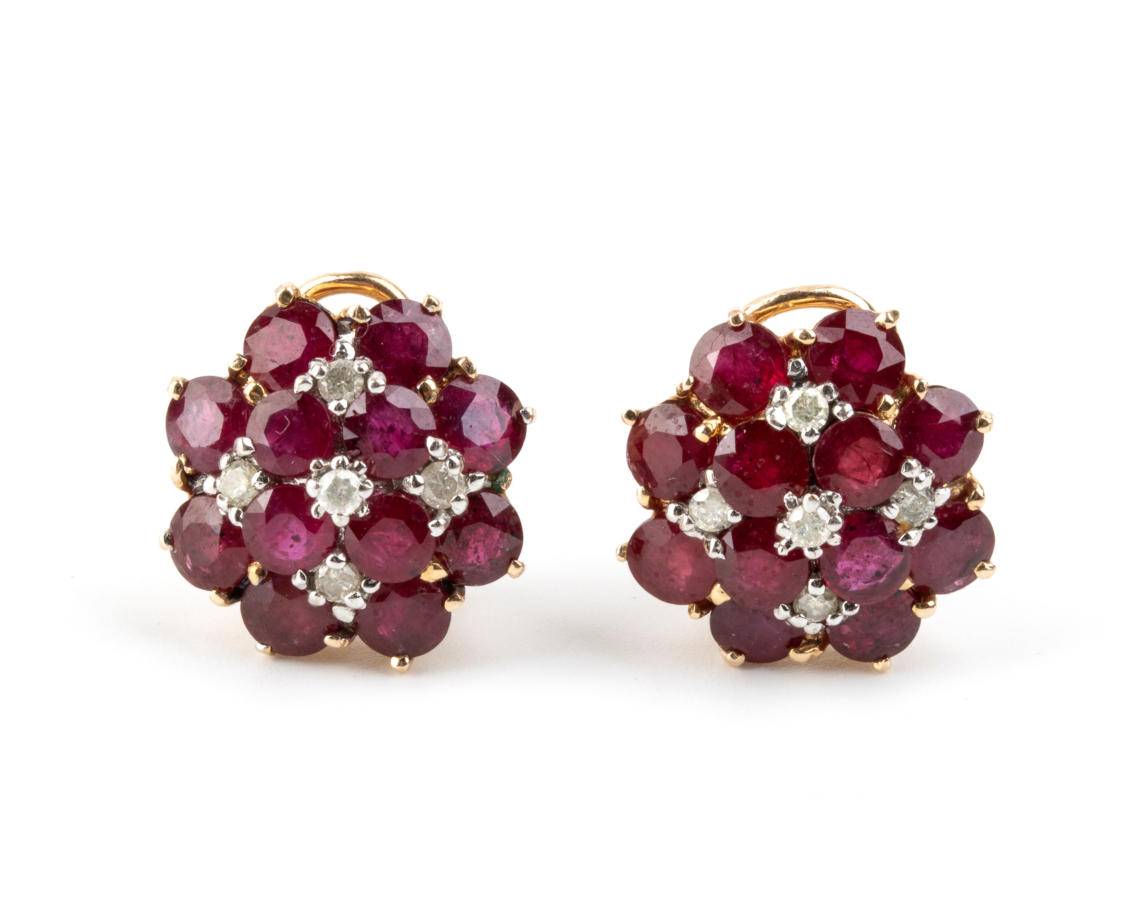 Girocollo con pendente e paio di orecchini, oro 18k con rubini e diamanti