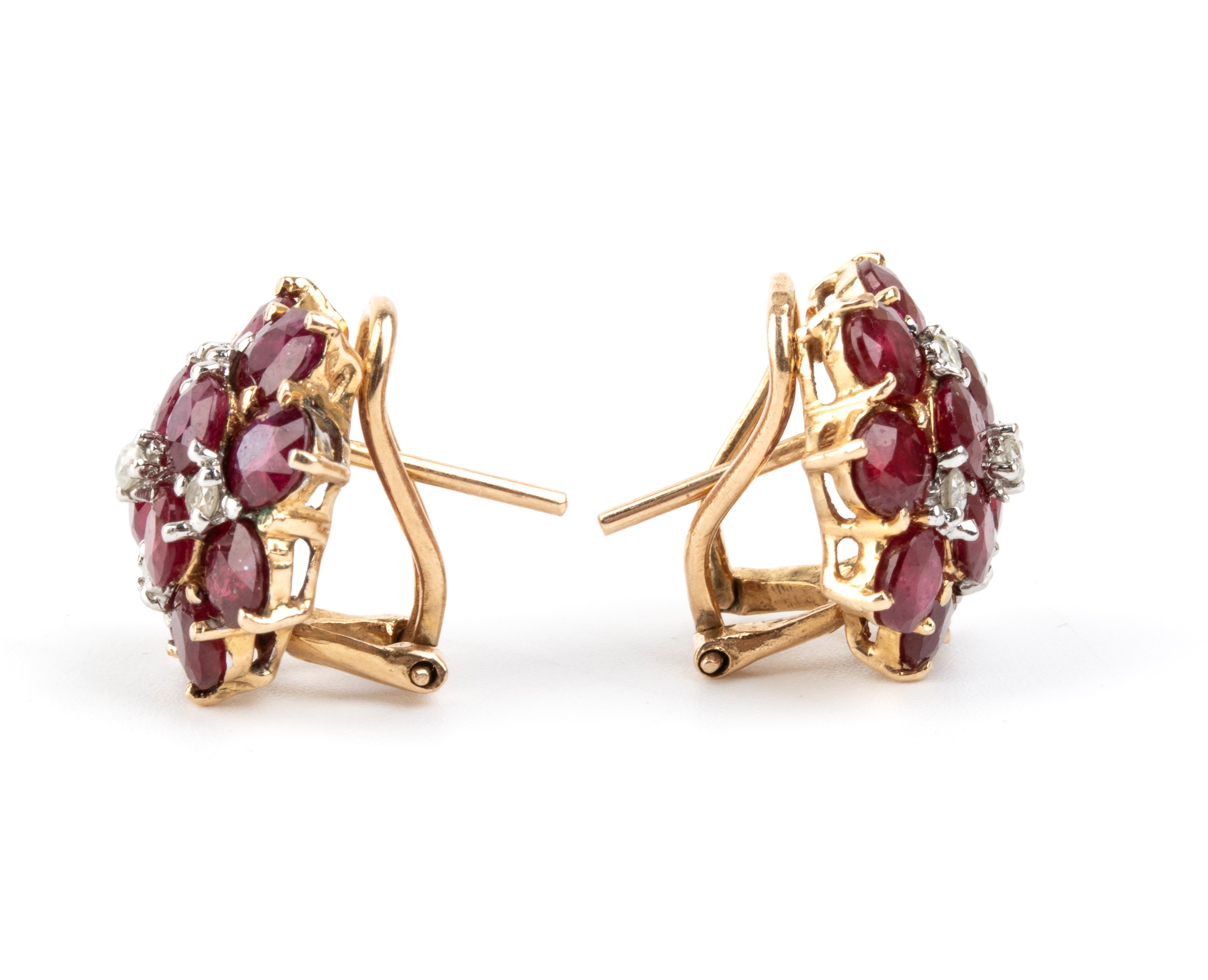Girocollo con pendente e paio di orecchini, oro 18k con rubini e diamanti