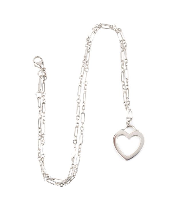 Collana con pendente in oro bianco