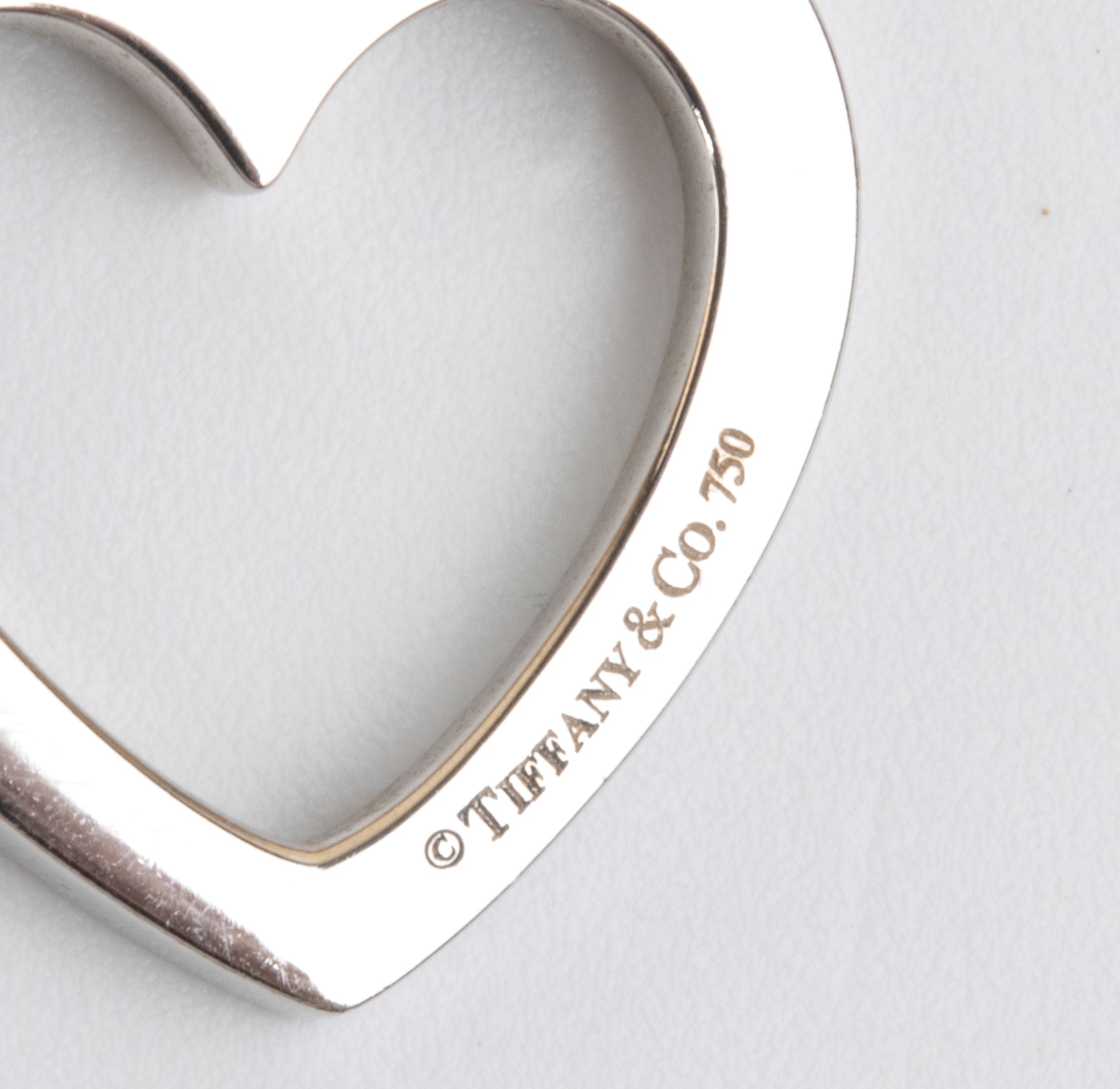 Tiffany & Co.® - TIFFANY & Co., Collana con pendente a cuore traforato in oro bianco 18k