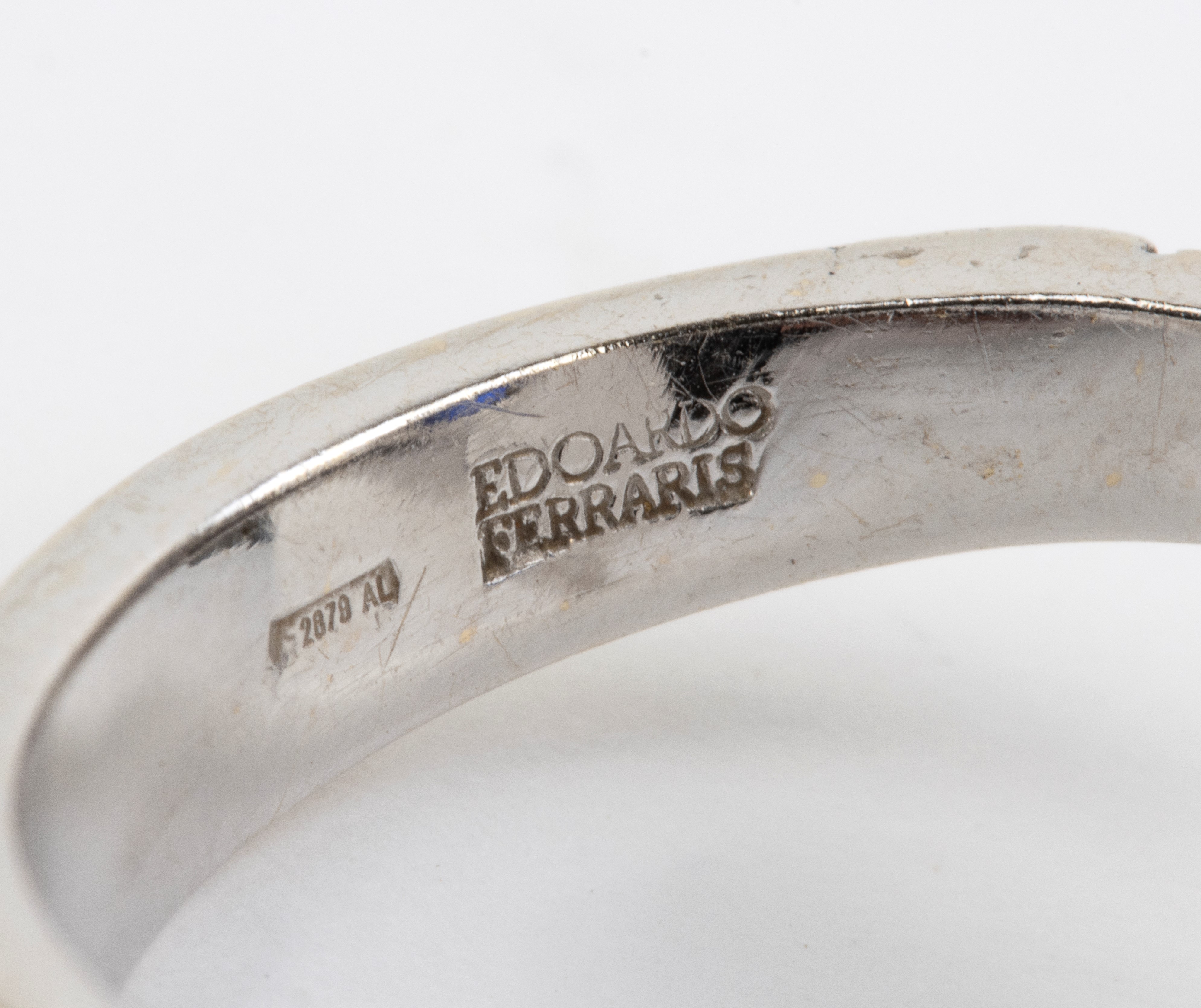 Edoardo Ferraris, Anello in oro bianco 18k con zaffiro ovale e diamanti