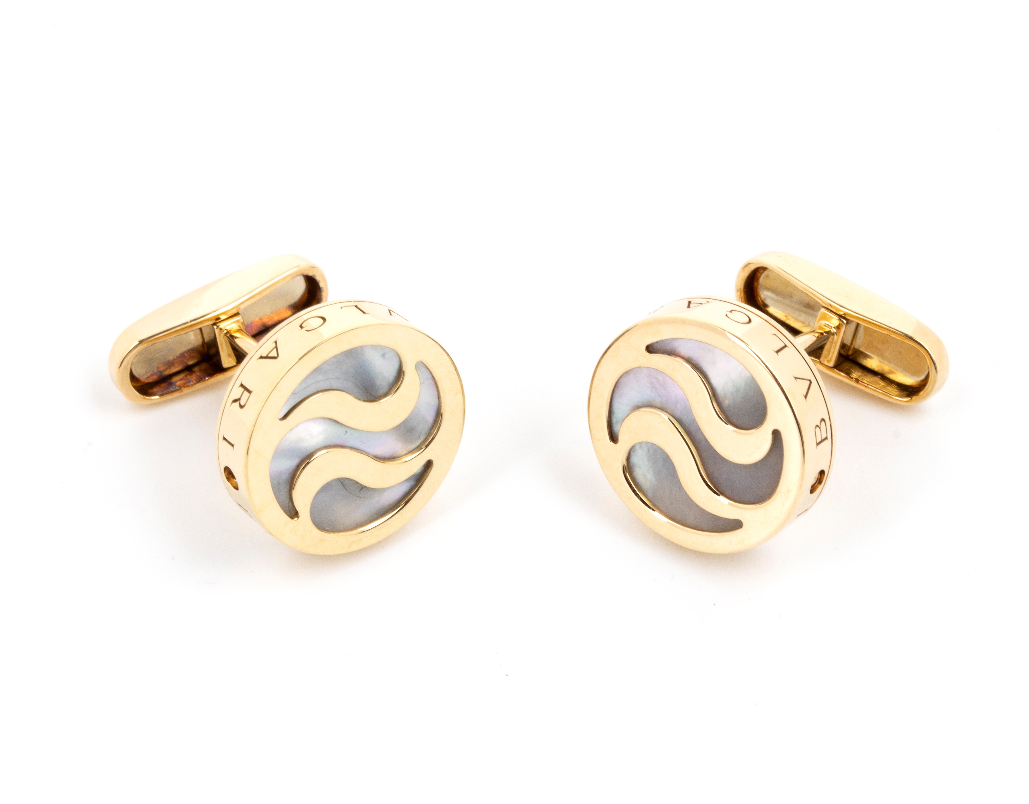 Bulgari - Bvlgari, Paio di gemelli rotondi in oro giallo 18k con inserto di madreperla