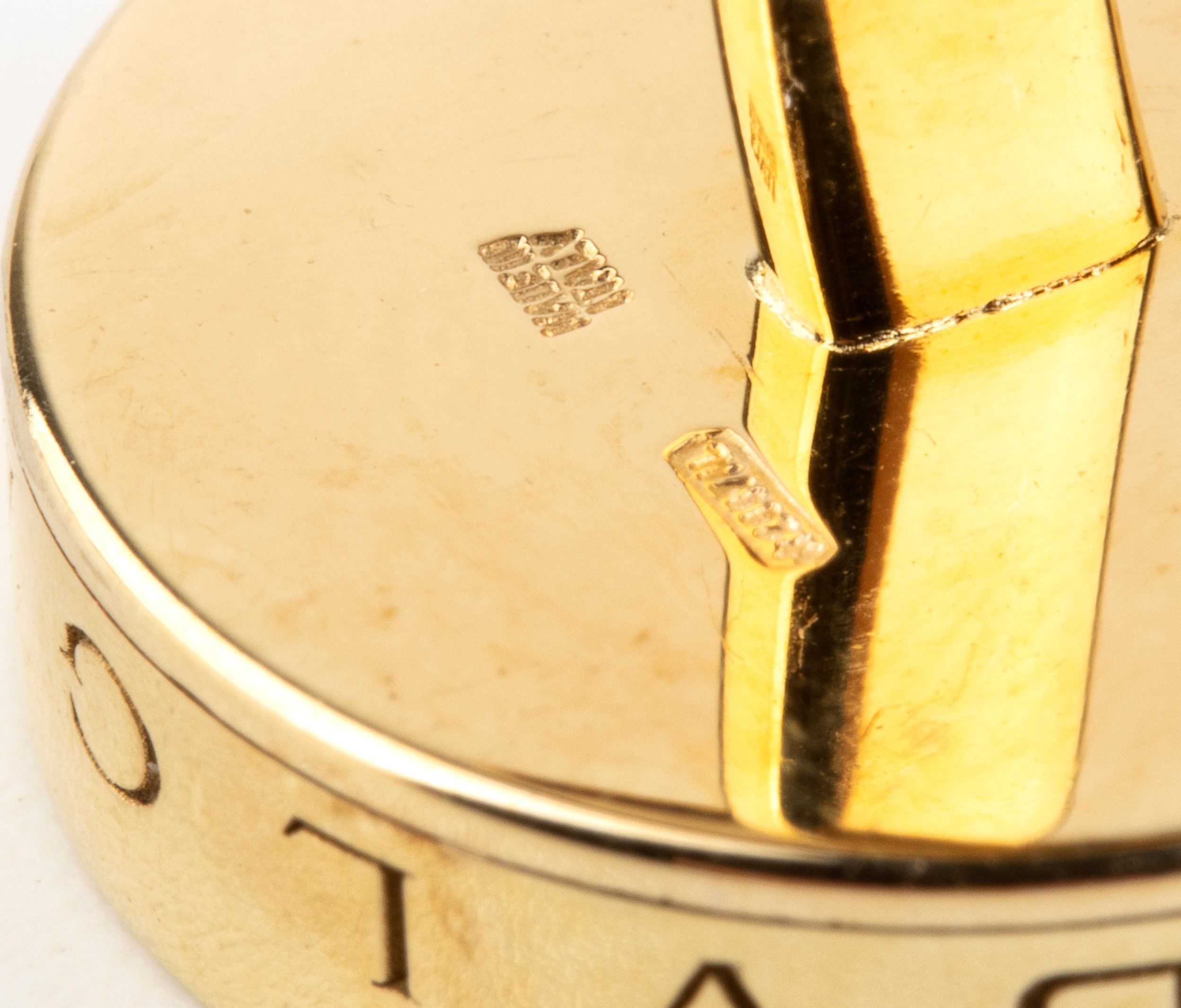 Bulgari - Bvlgari, Paio di gemelli rotondi in oro giallo 18k con inserto di madreperla