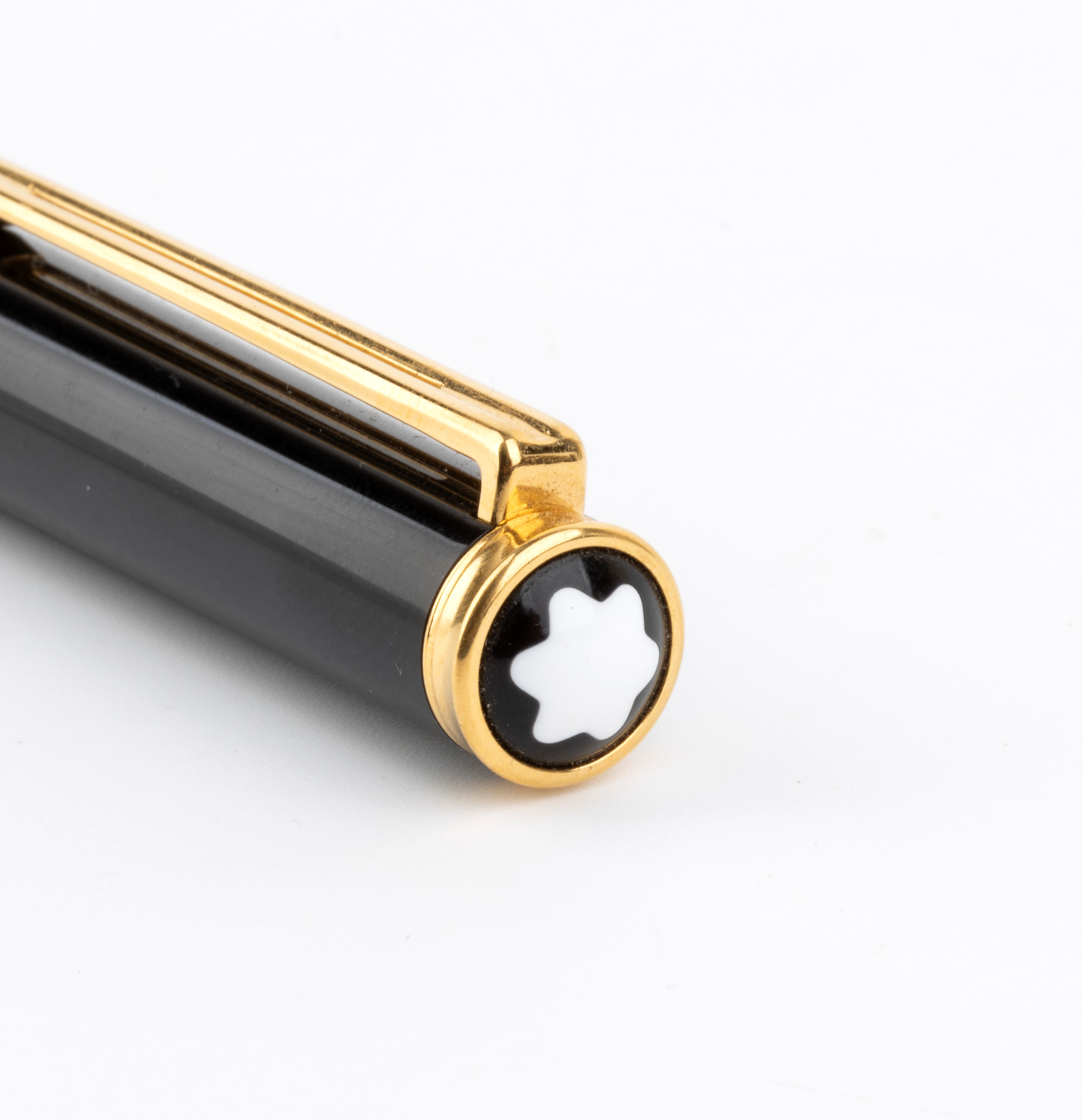 Montblanc - Penna a sfera “Noblesse Oblige” in resina nera con stella intarsiata