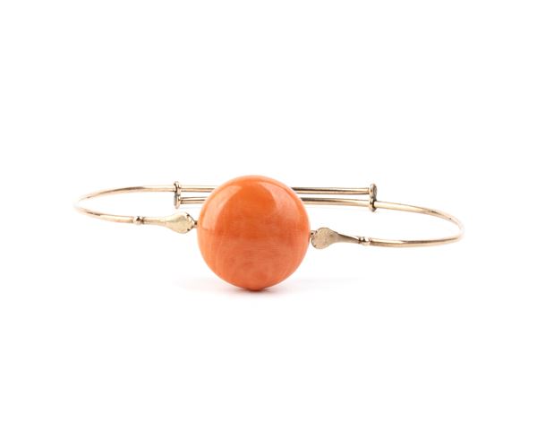 Bracciale a cerchio in oro e corallo