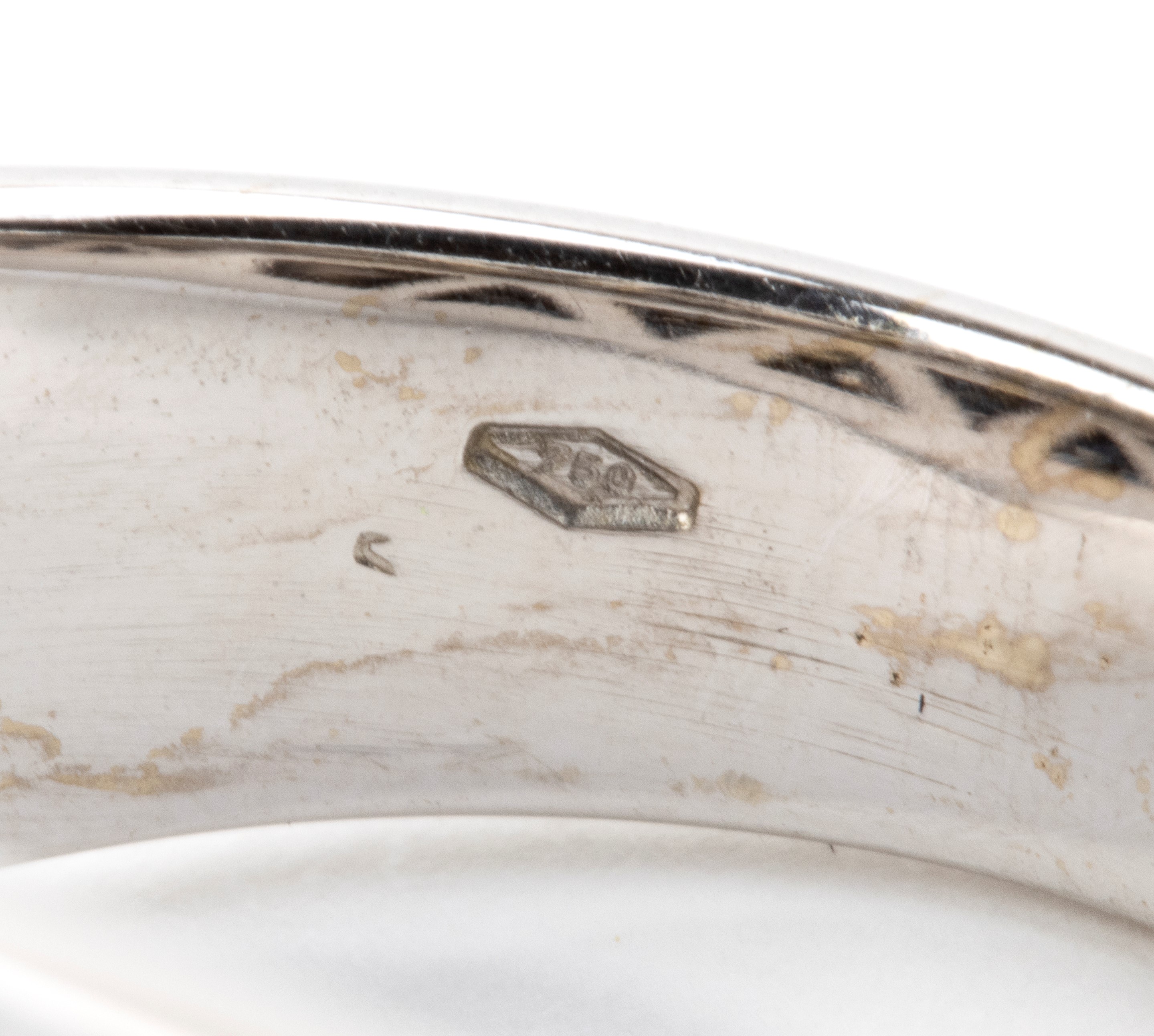 Anello a fascia in oro bianco 18k con pavé di diamanti