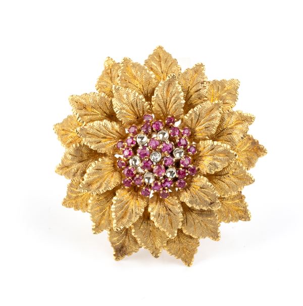 Spilla in oro con rubini   