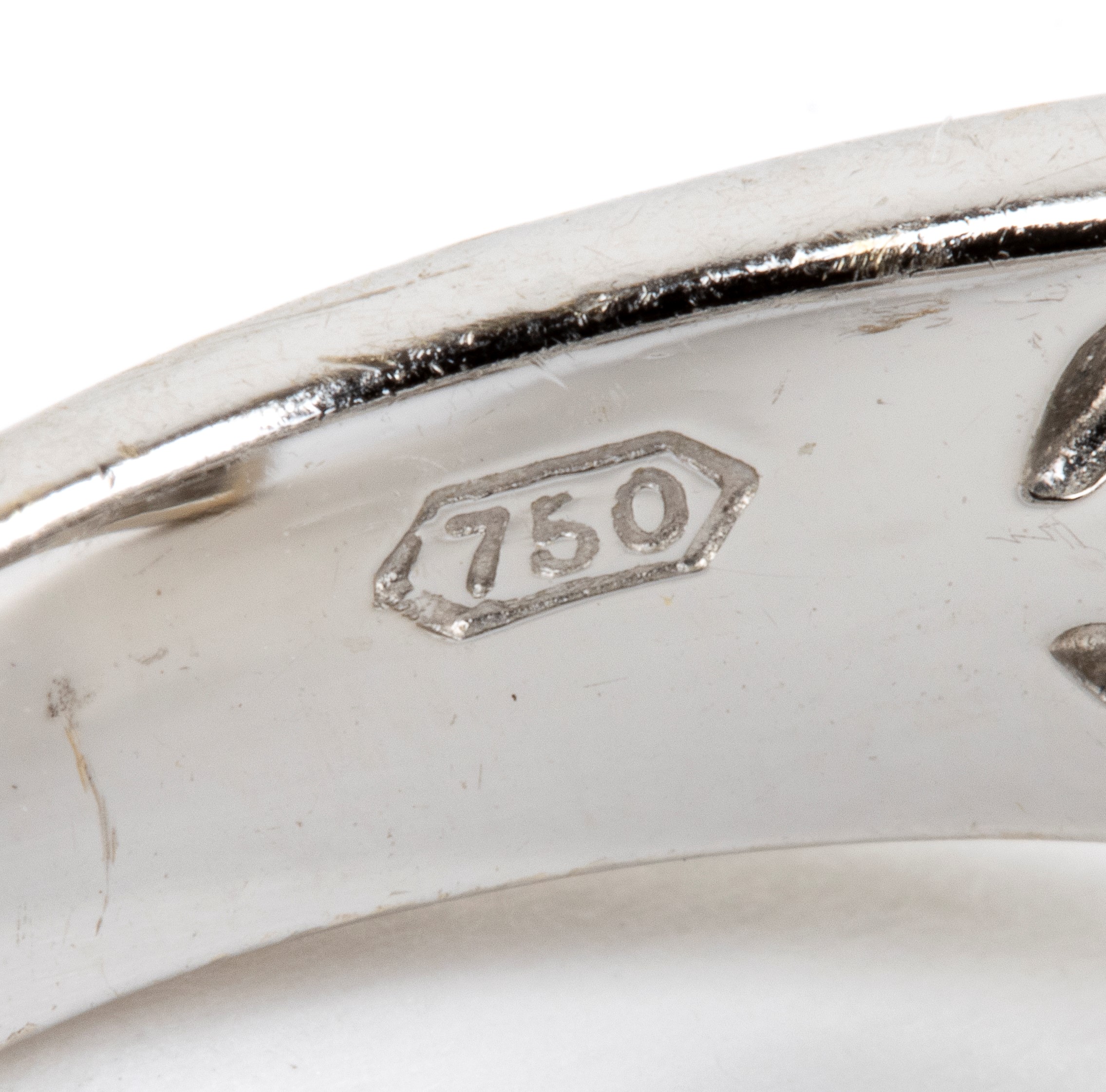 Anello in oro bianco 18k con diamanti, motivo a nastro mosso