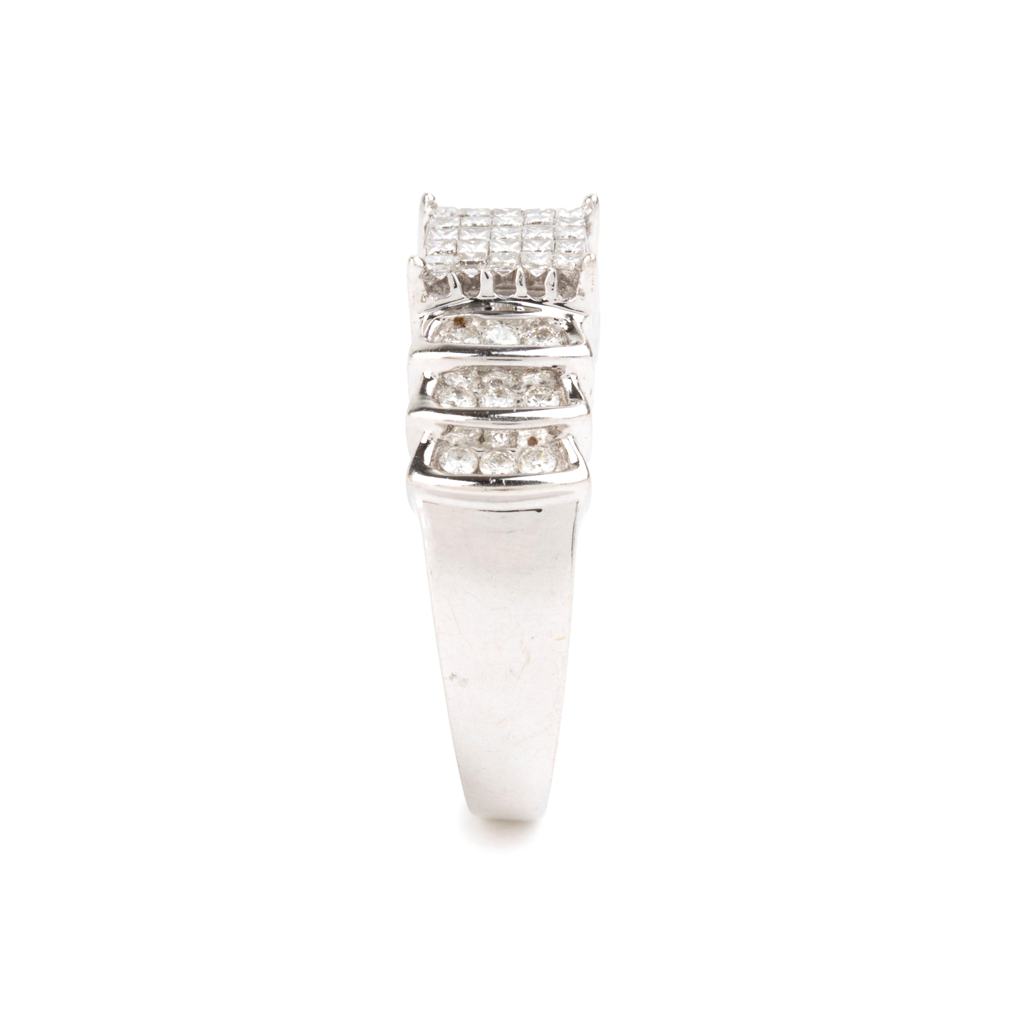 Anello a fascia in oro bianco 18k con diamanti (pavé)